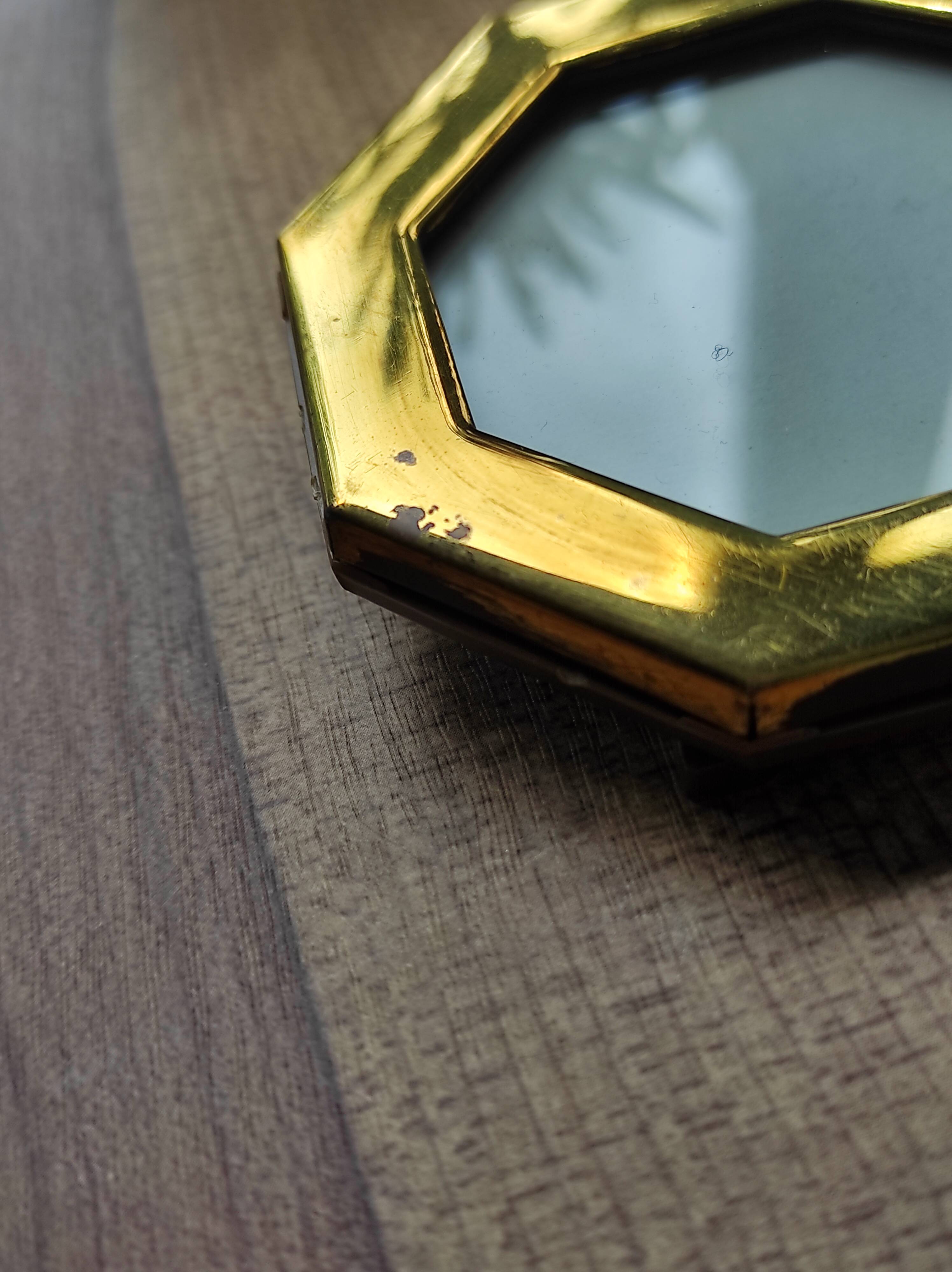 Mini octagonal photo frame in gold metal and vintage glass