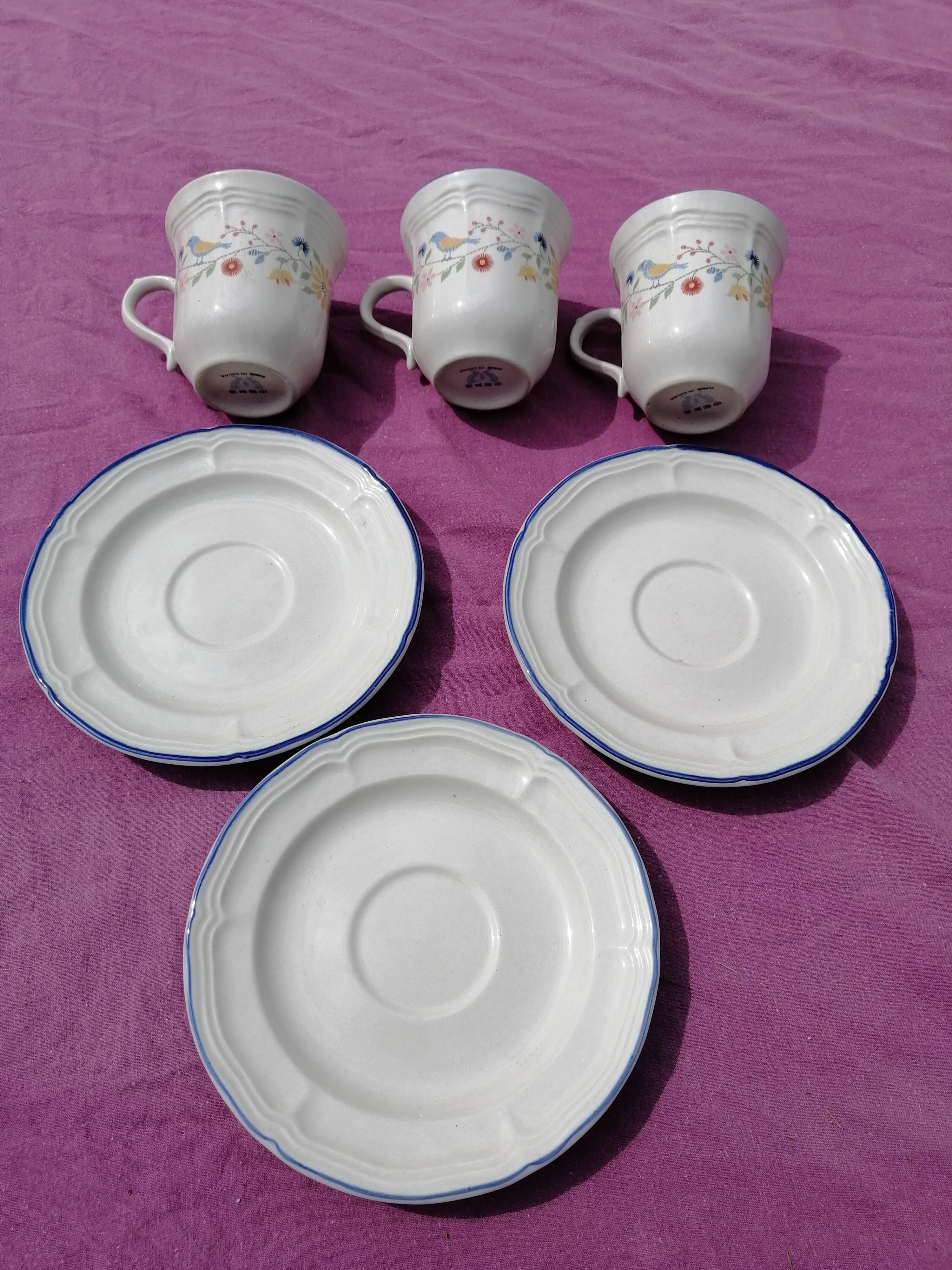 Lots of 3 cups & ceramic saucers