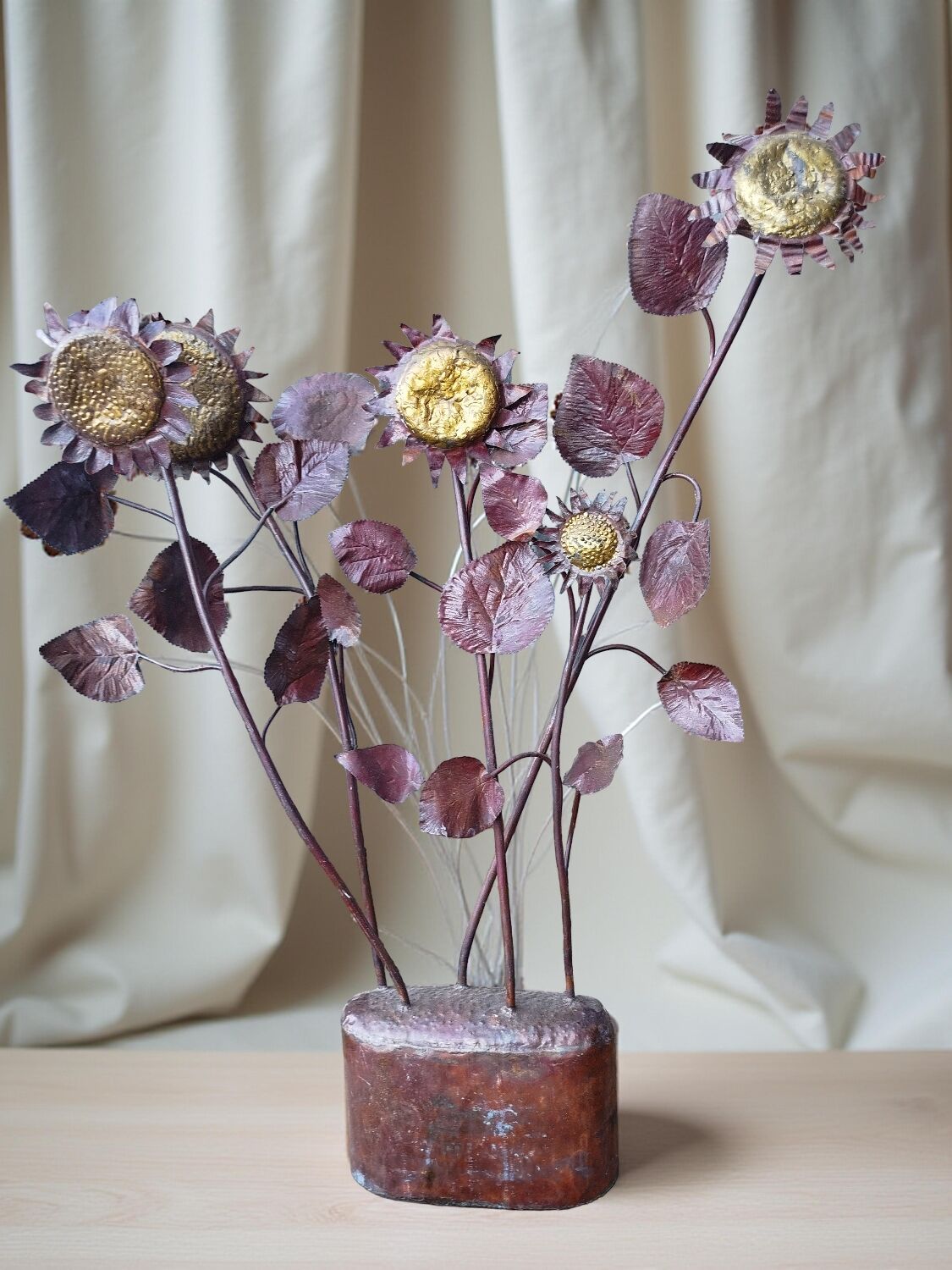 Sunflower structure – 1970s