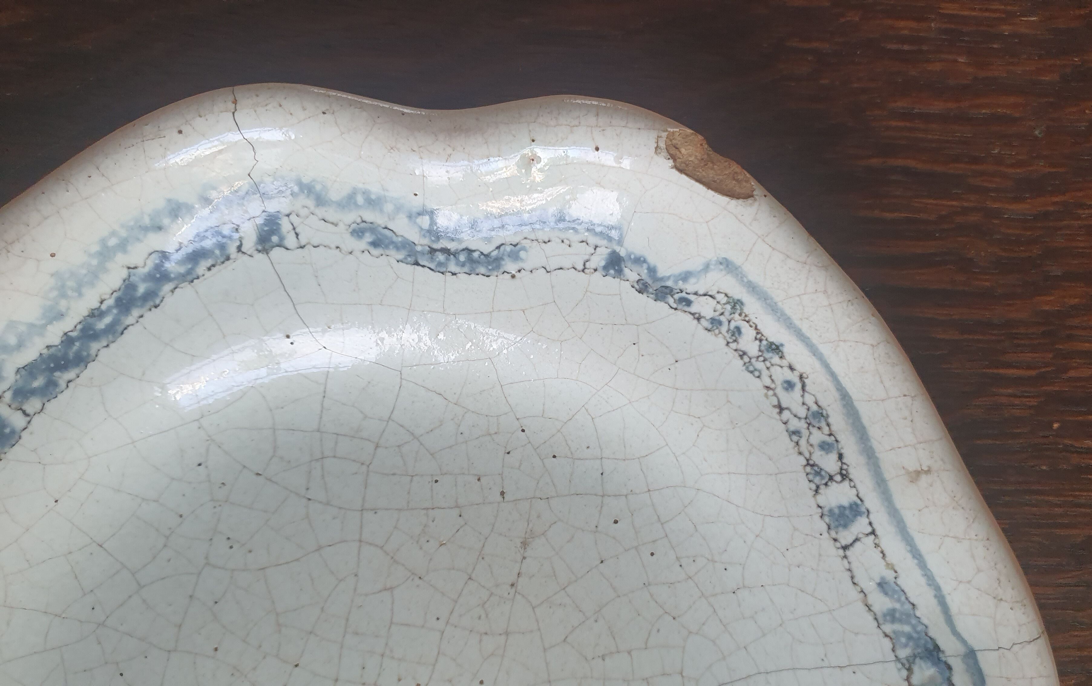 Faience dish "black ass"