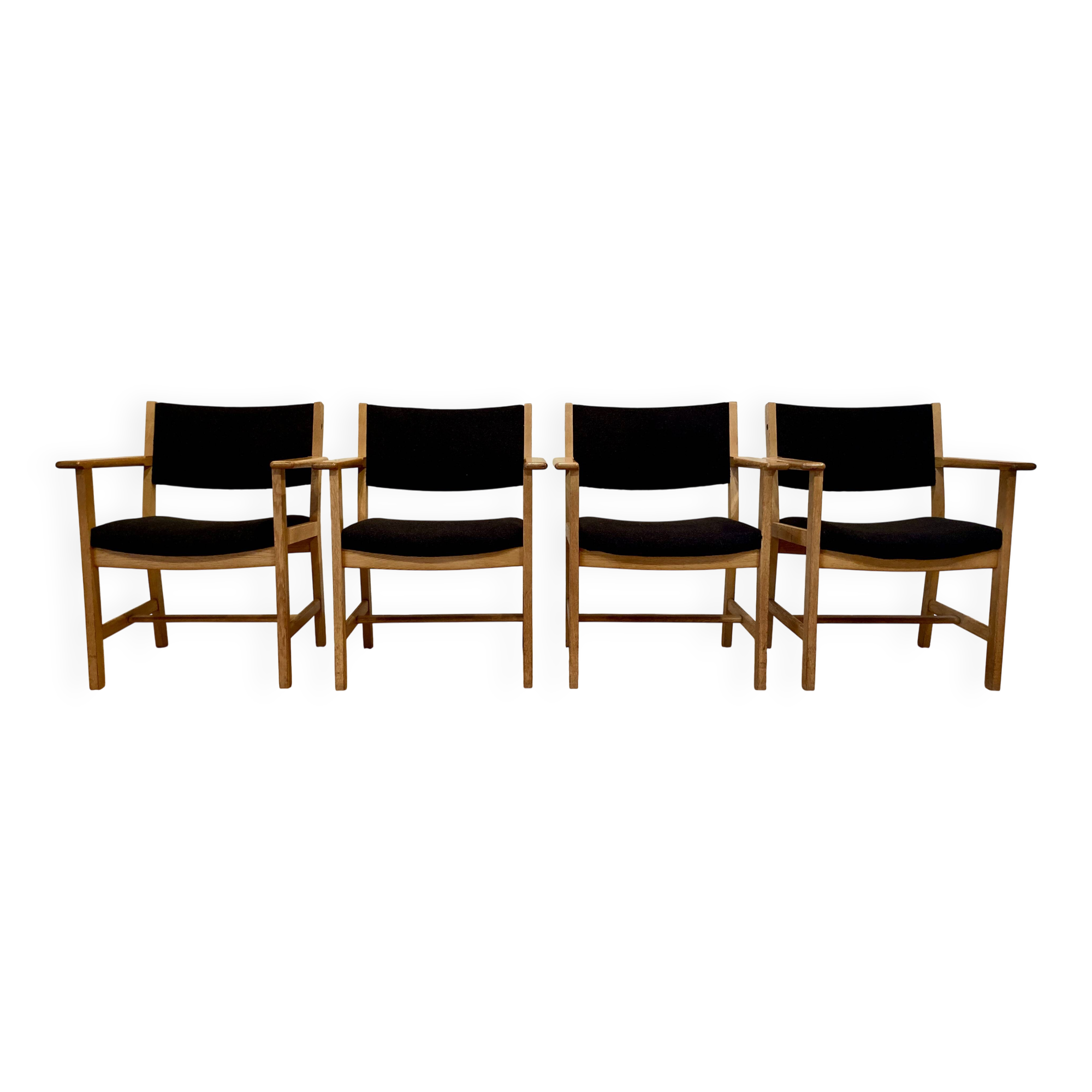 Set of 4 armchairs stamped Hans Wegner "Scandinavian design" 1960.