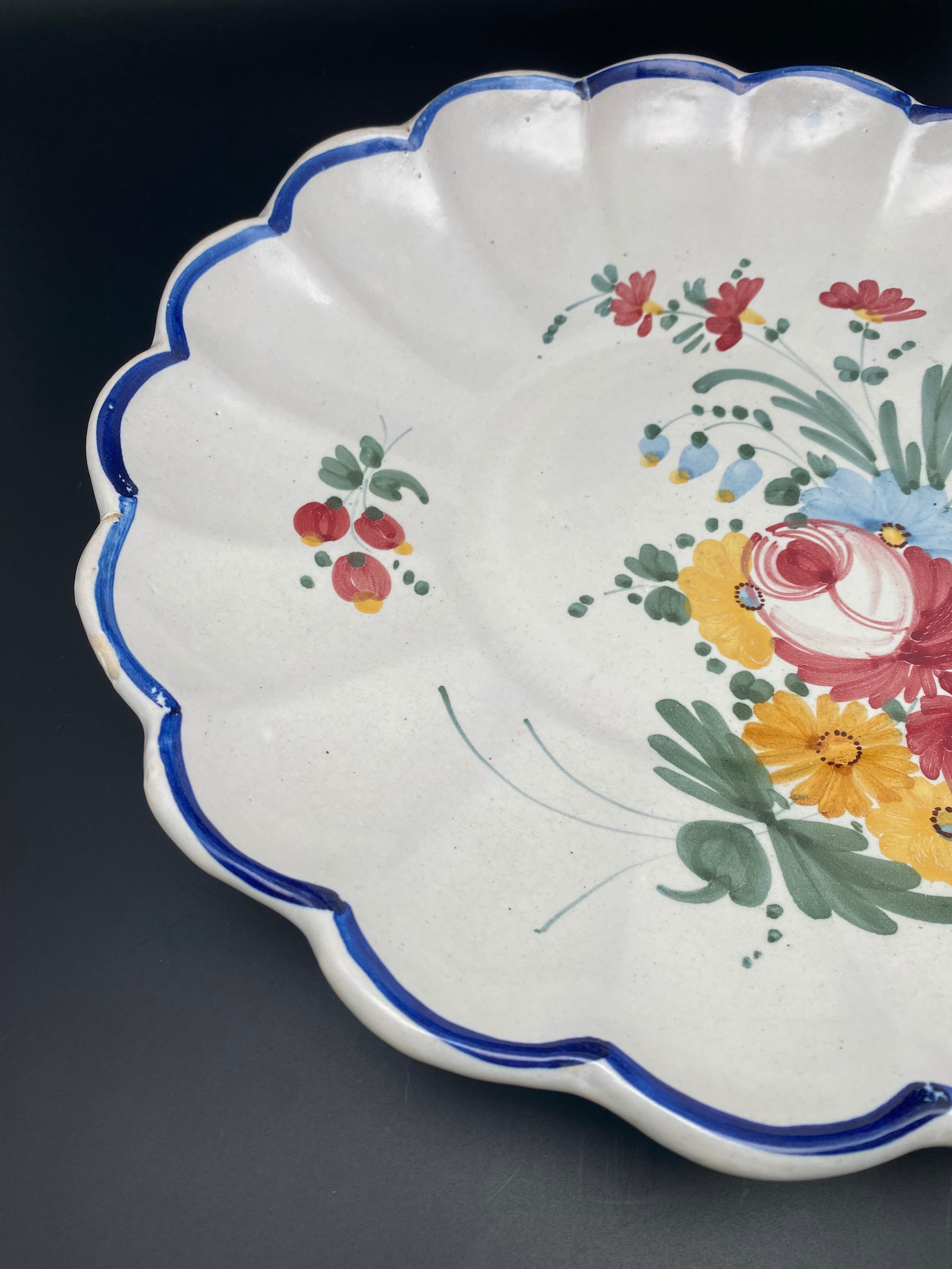 Round dish shape daisy Pattern Floral pattern in Italian ceramic – MMF17