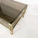 Table basse à deux niveaux en laiton Hollywood Regency Verre fumé en or des années 1970