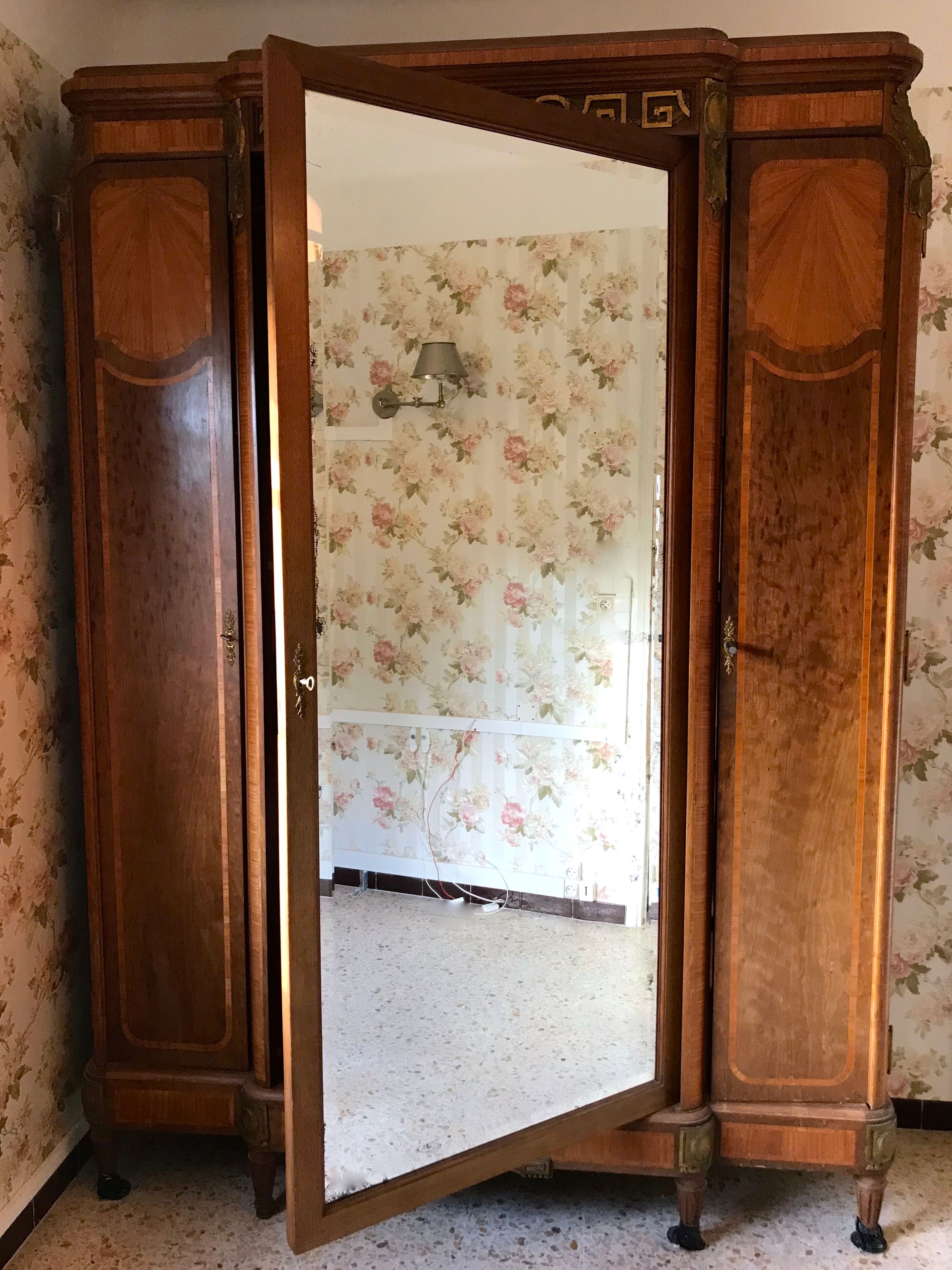 Armoire à glace art deco marqueterie et bronze 3 portes circa 1920