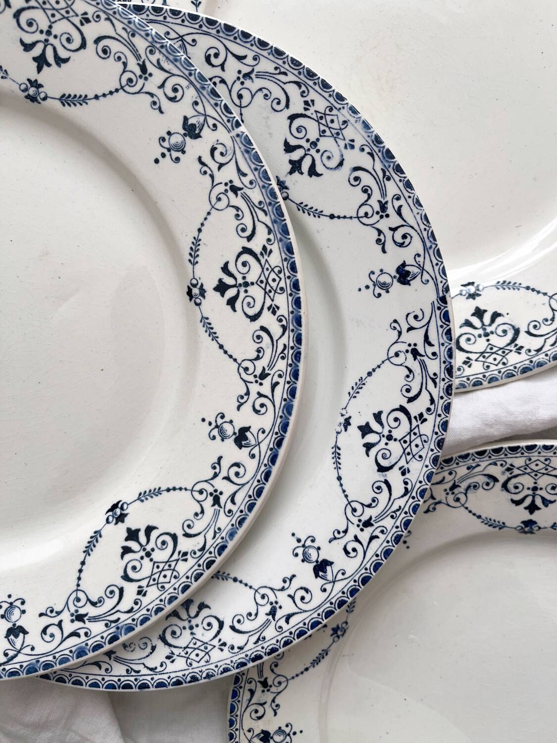 8 ironstone dinner plates “Balzac” Choisy le Roi