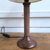 Table lamp in turned wood and rope