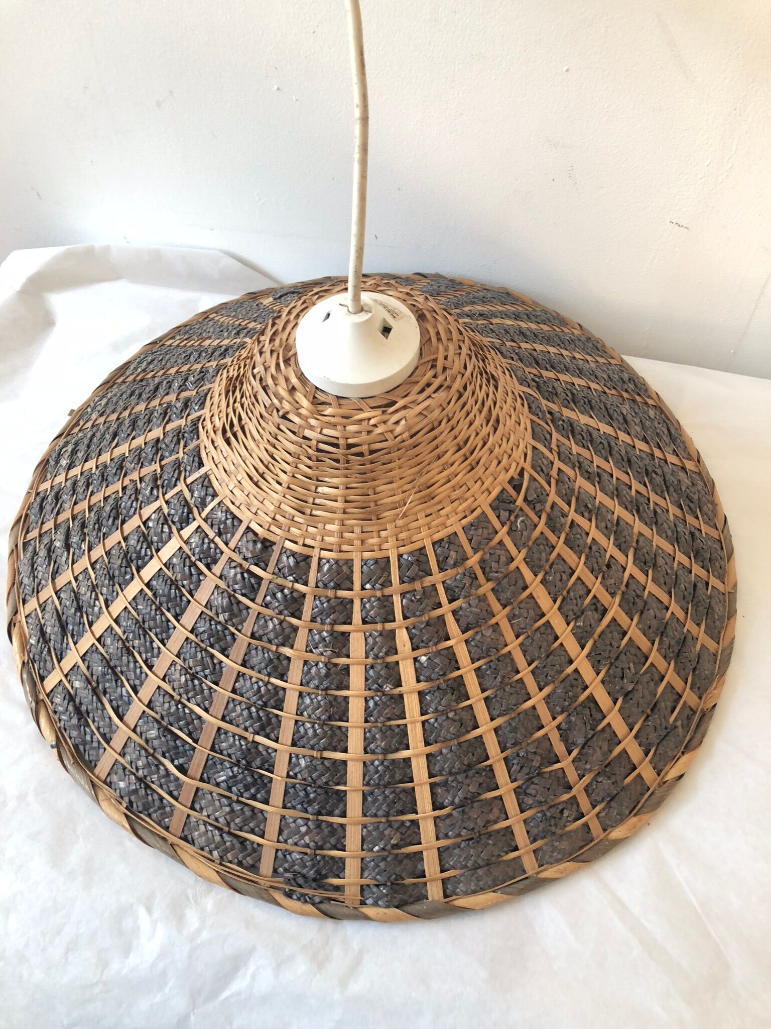 Vintage rattan suspension