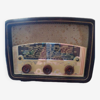 Old bakelite radio