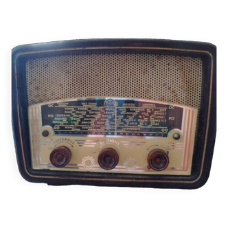 Old bakelite radio