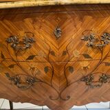 Commode galbé Louis XV