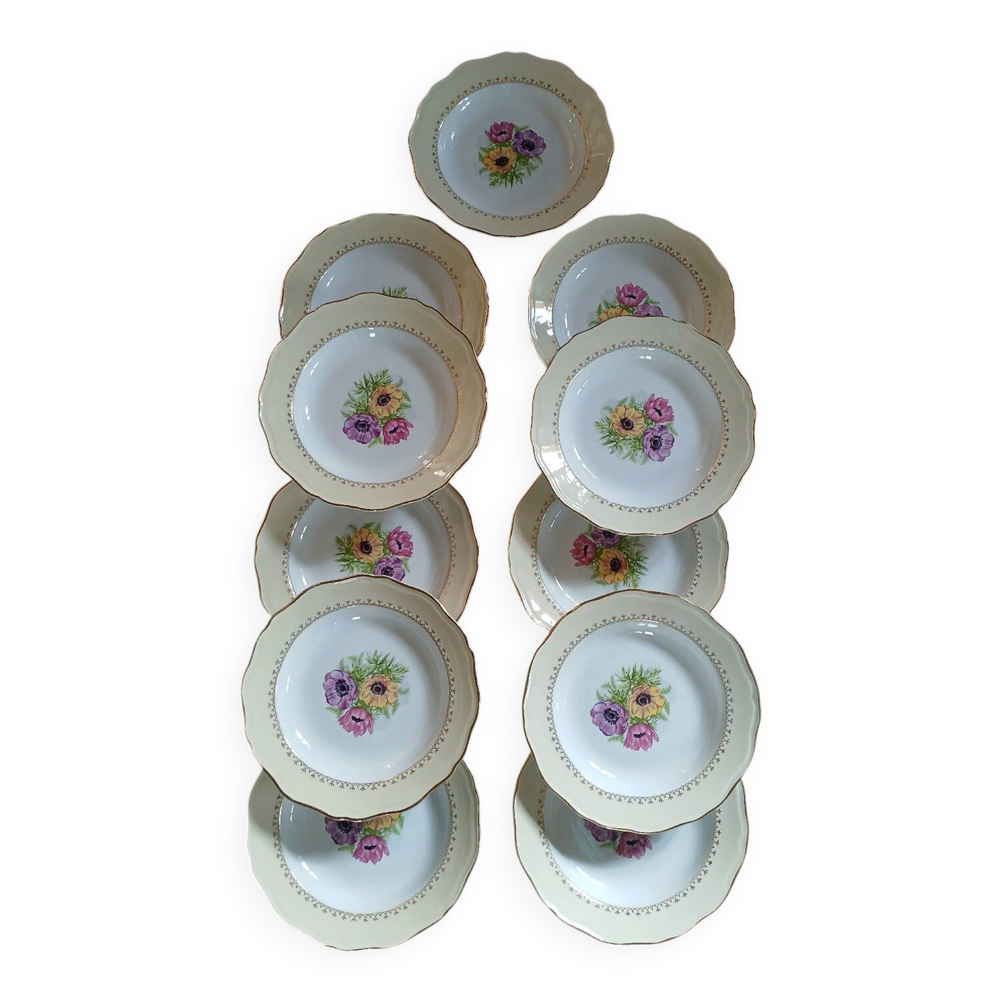 11 antique deep plates L'Amandinoise