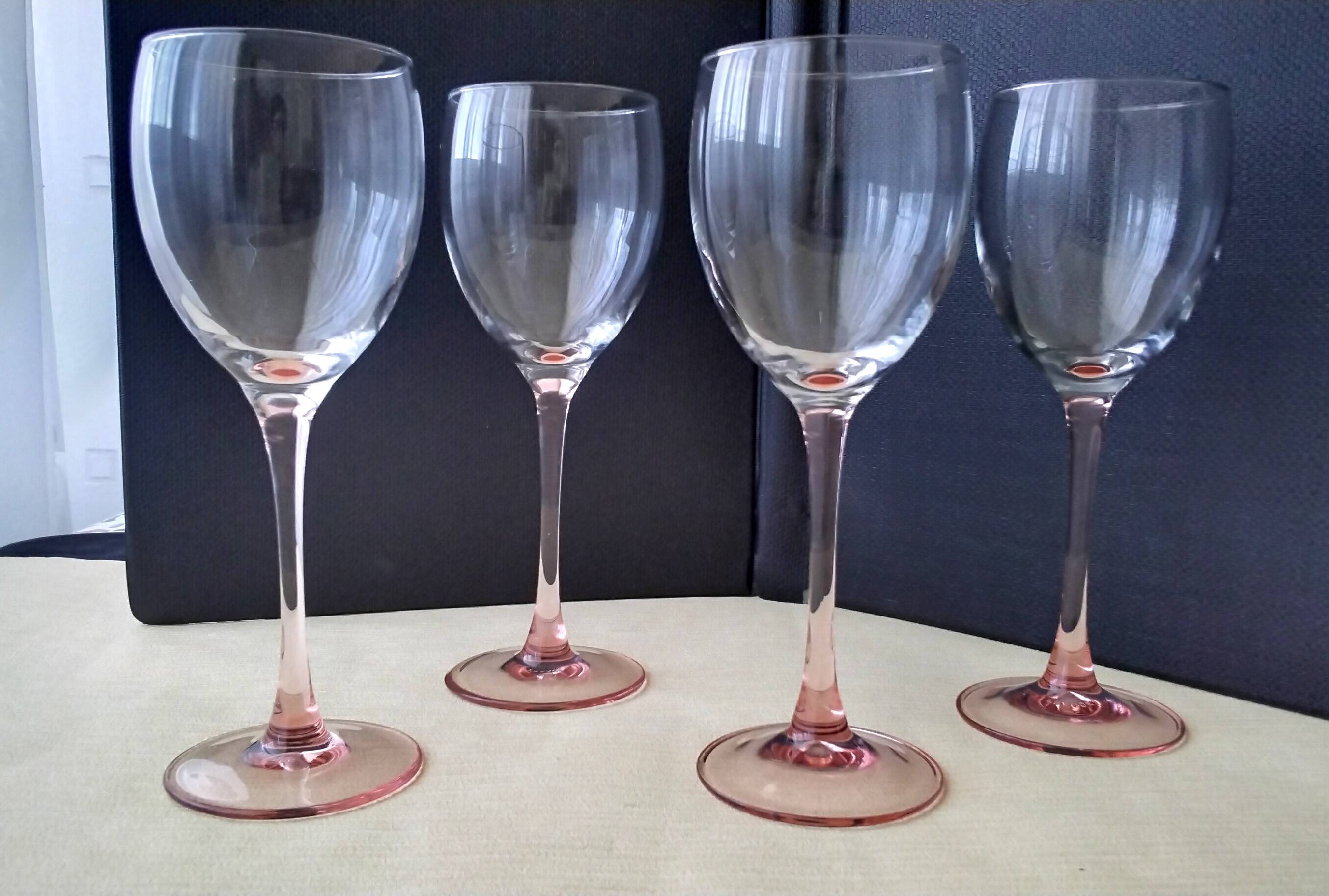 4 Luminarc wine glasses with pink stems