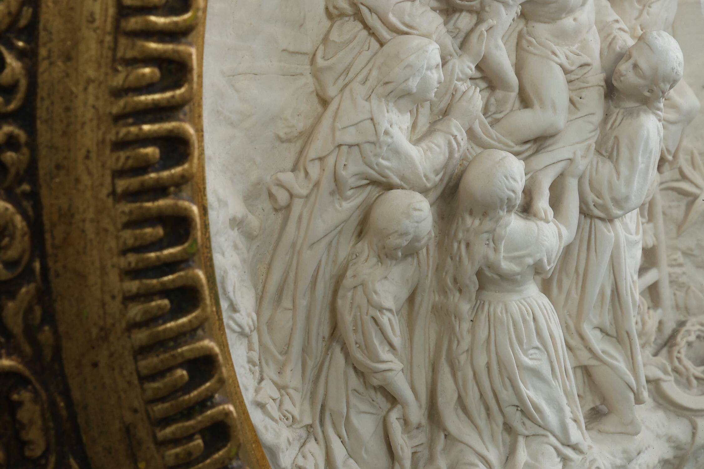 « La Descente de la Croix » Bas-relief en terre cuite par E. Cassier, Belgique