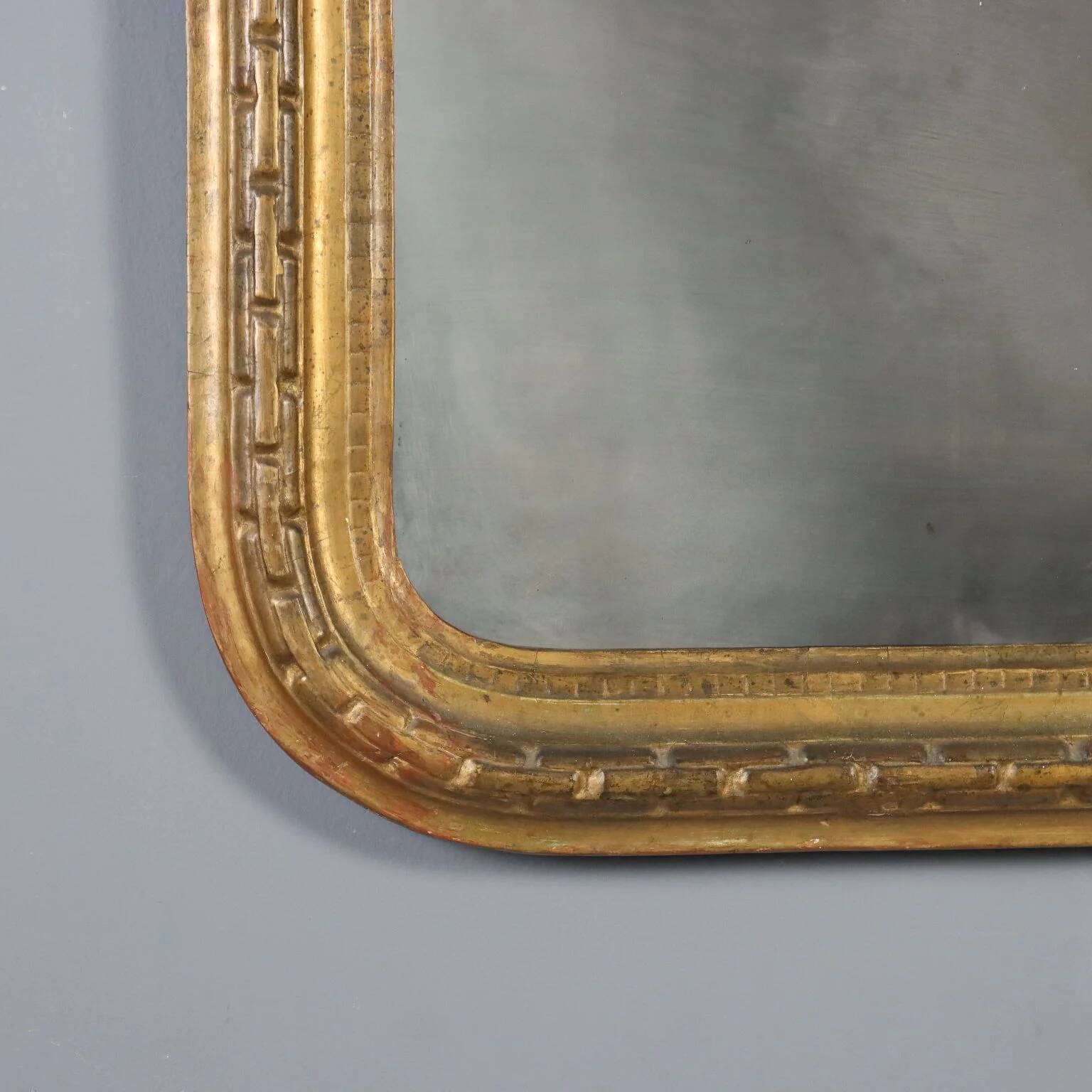 Miroir ancien en bois sculpté et doré, Italie, XIXe siècle