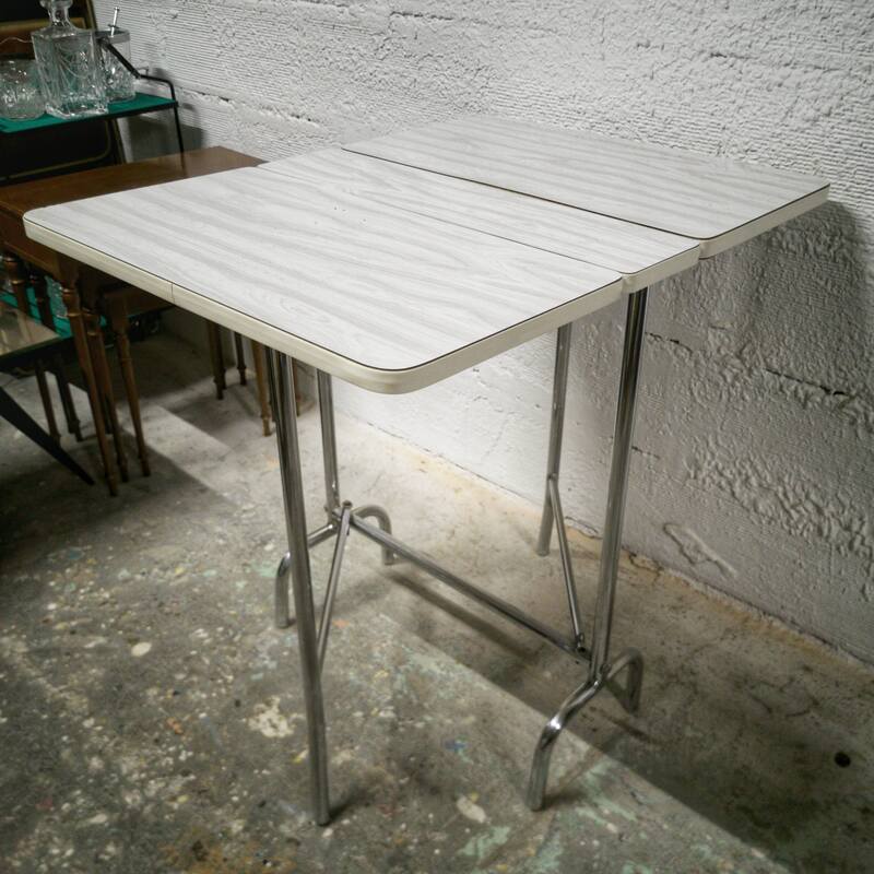 Folding table in Formica