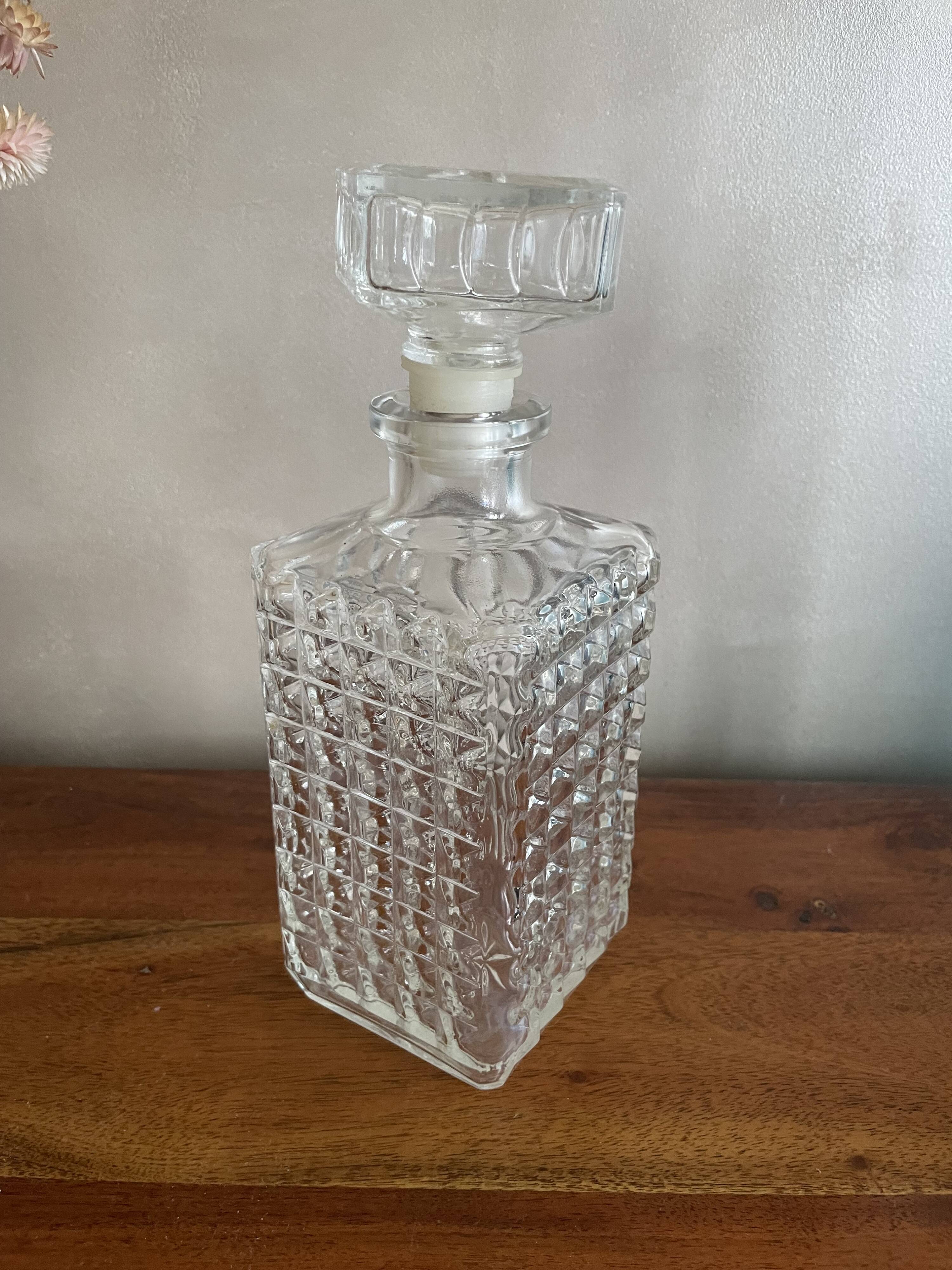 Glass whiskey decanter