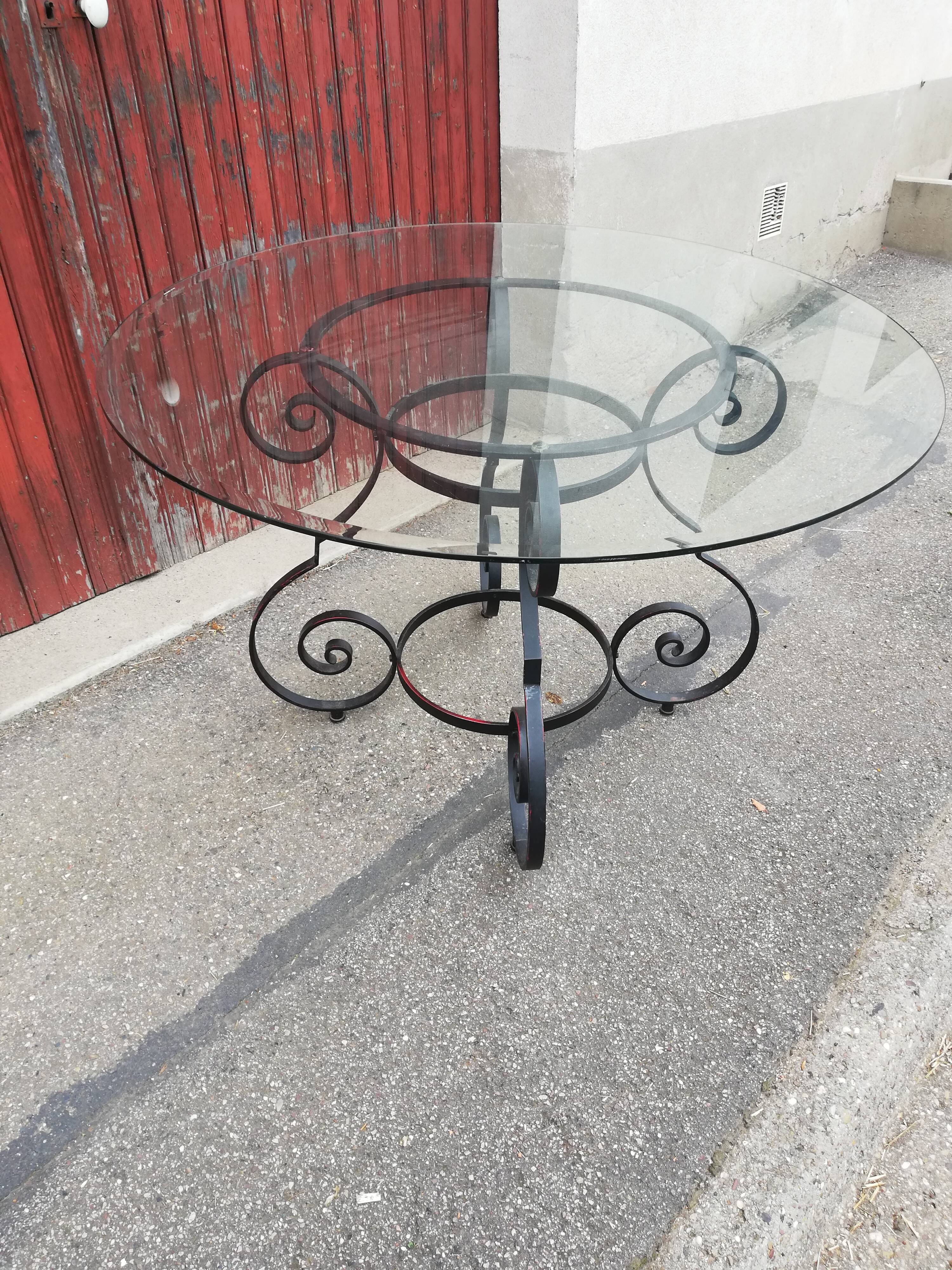 Table fer forgé et plateau verre