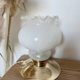 Lampe à poser vintage avec globe blanc et base en laiton ancien - Éclairage élégant avec fil doré tressé