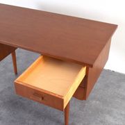 Bureau en teck danois des années 1960.