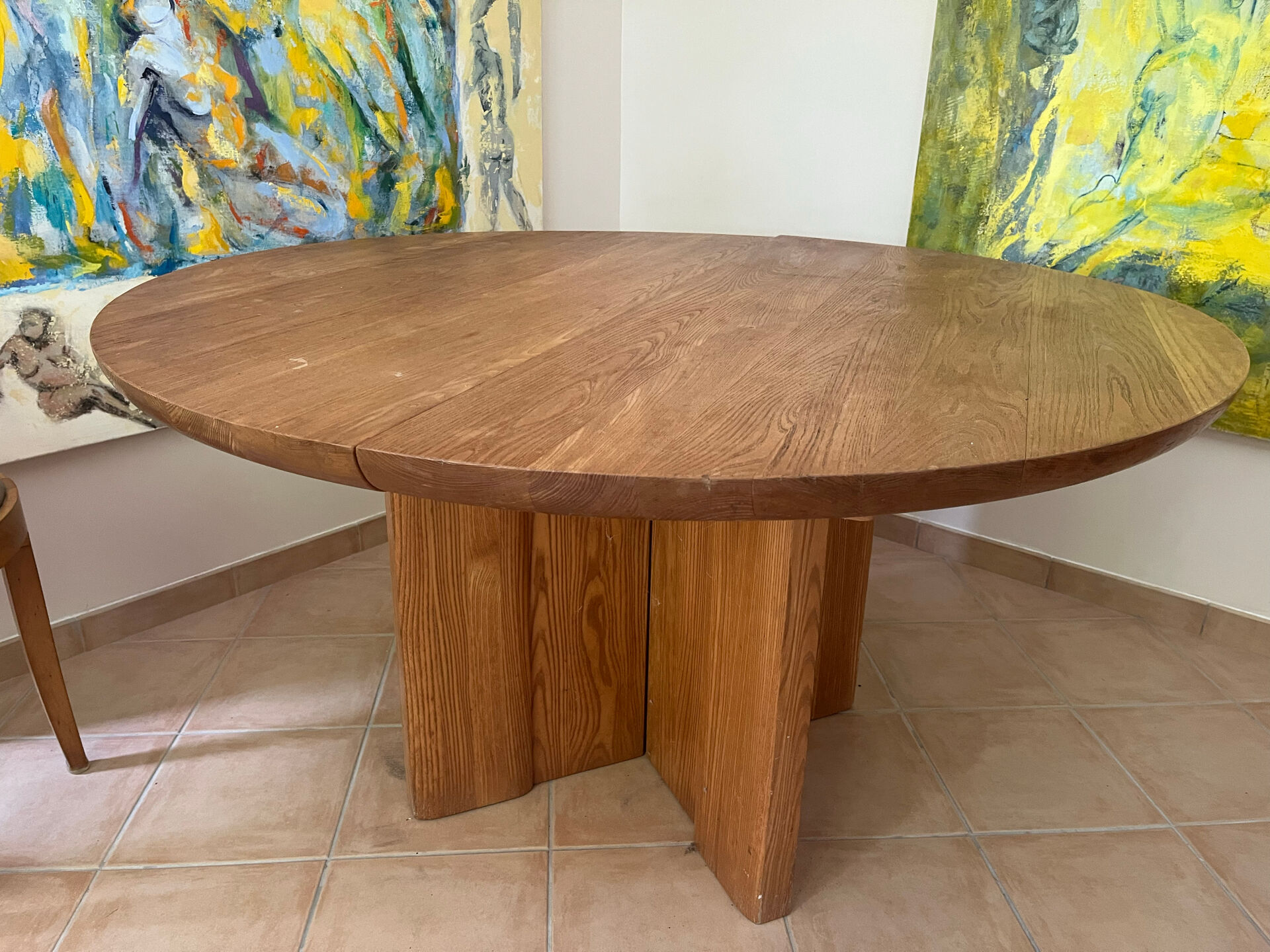 Round table made of solid oak