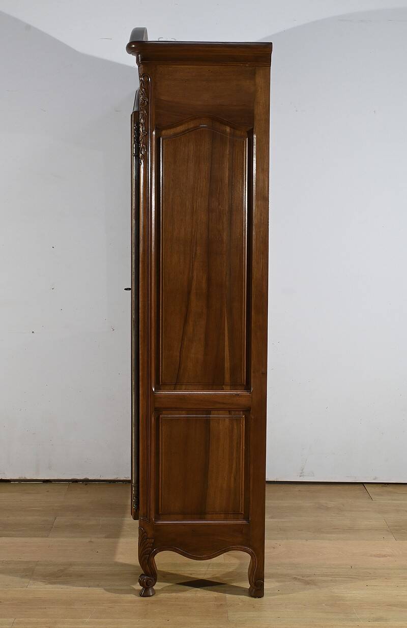 Walnut Display Cabinet, Louis XV Style – Late 19th Century