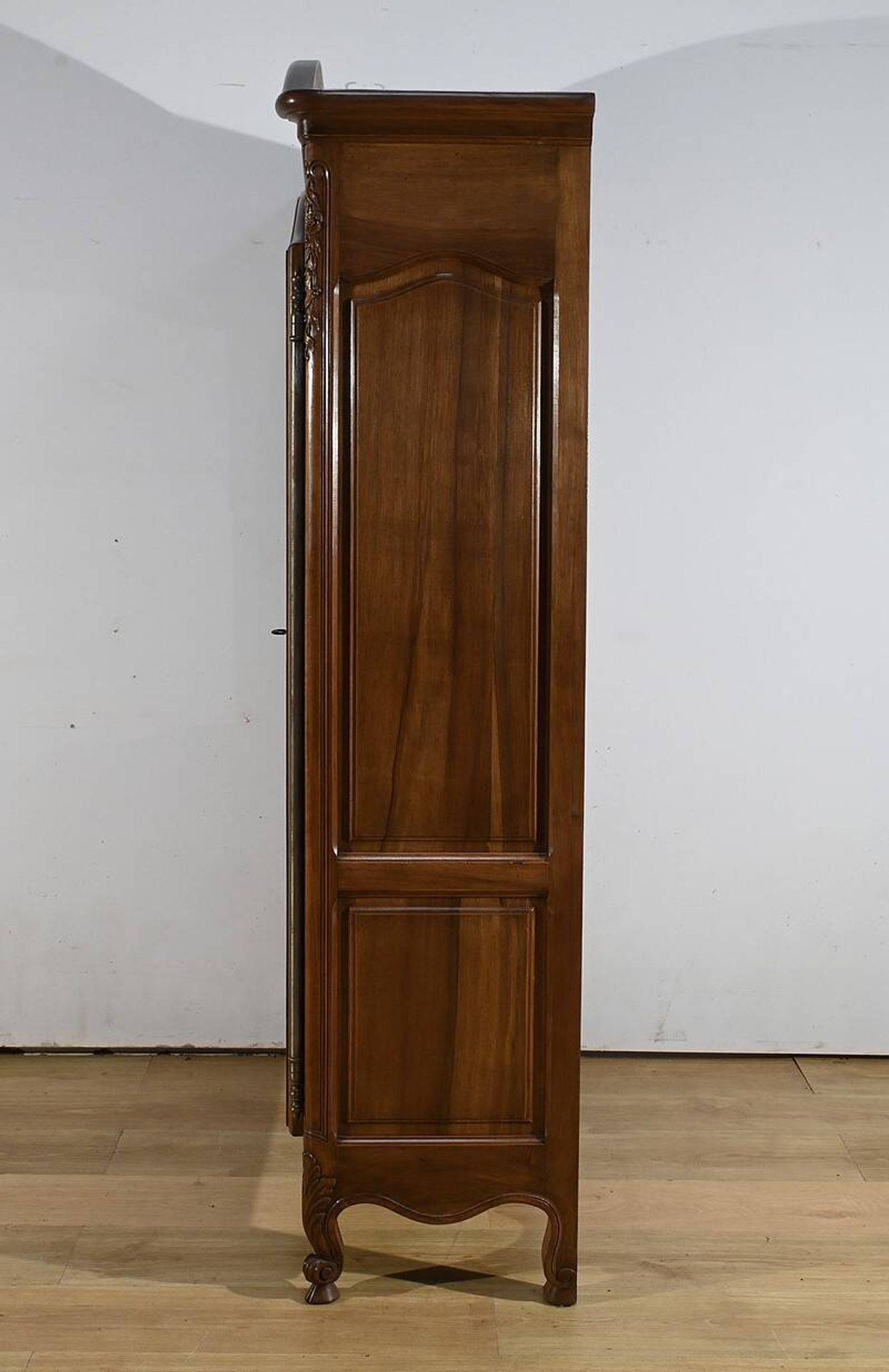 Walnut Display Cabinet, Louis XV Style – Late 19th Century