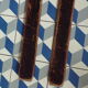 Paire de skis vintage en bois