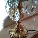 Lampe rococo , pied en bronze ciselé, fausse bougie et  pampilles pendeloques en cristal