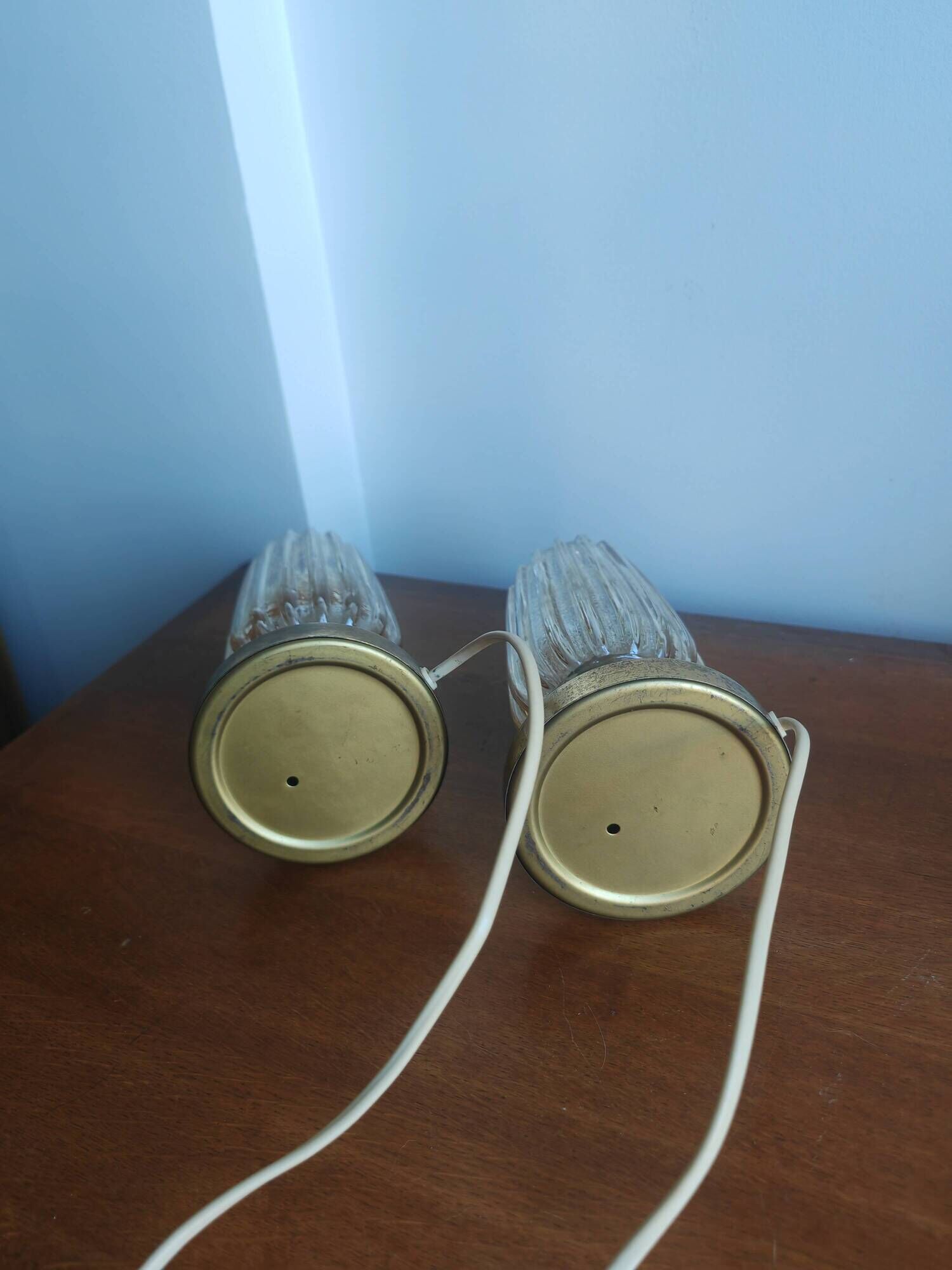 Pair of vintage 70s bedside lamps – Brushed brass, enamel & ribbed glass