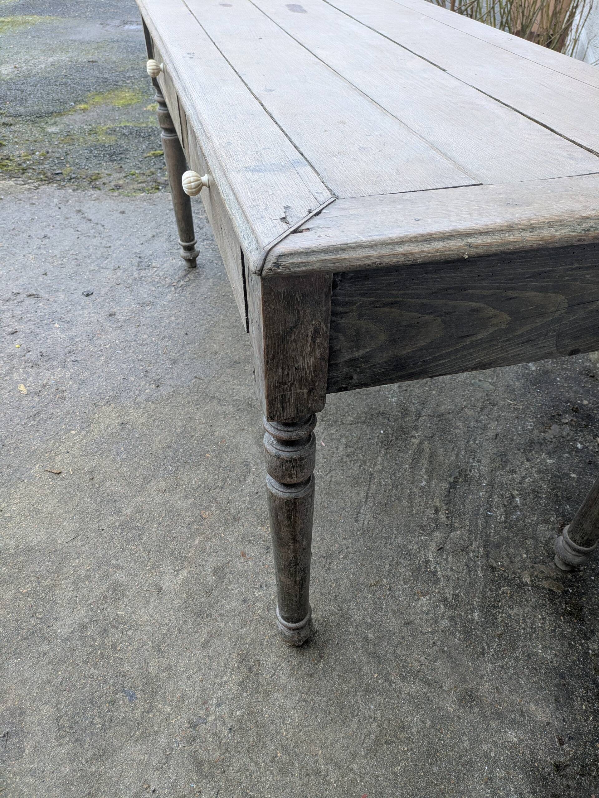 Table ancienne