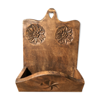Door wall objects carved in wood by Les sculpteurs du lac
