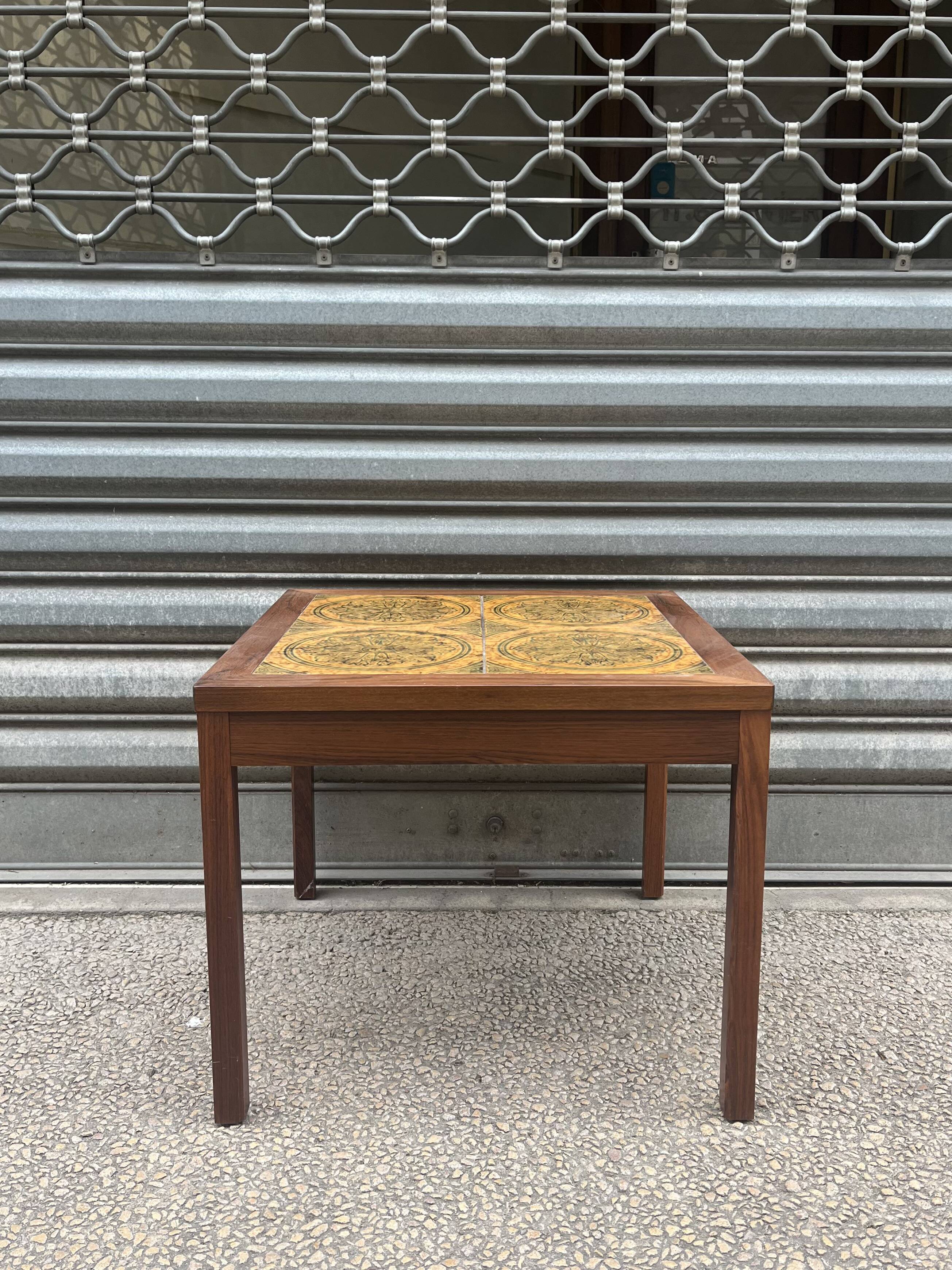 Square coffee table in rosewood and tiles.