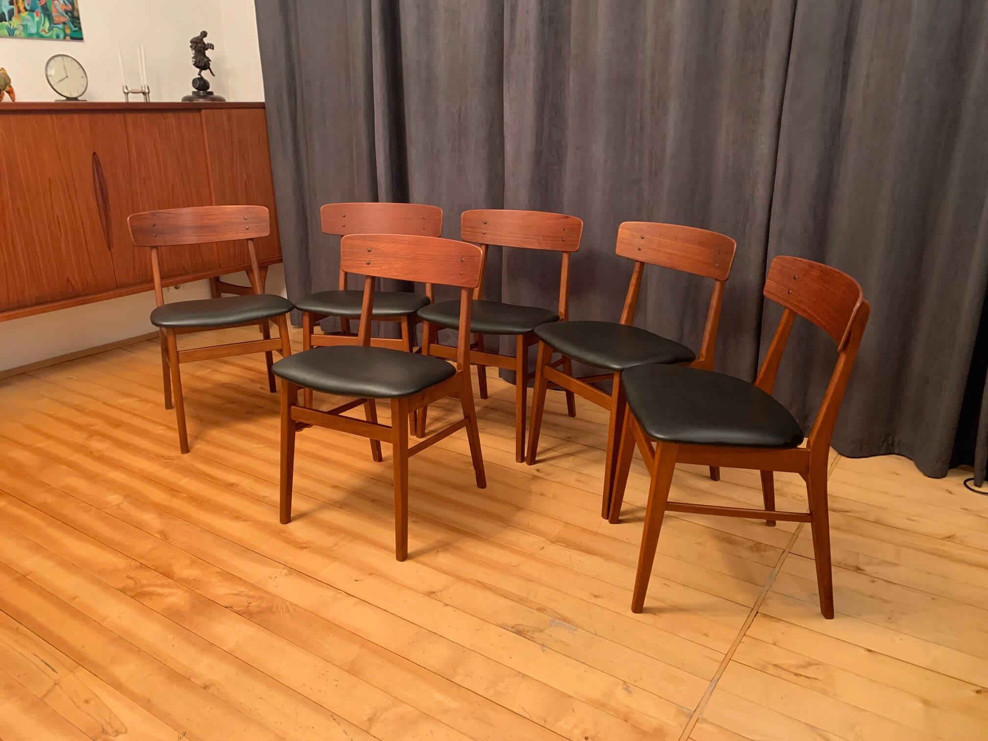 Ensemble de six chaises de style Børge Mogensen Farstrup, Danemark, années 1960.