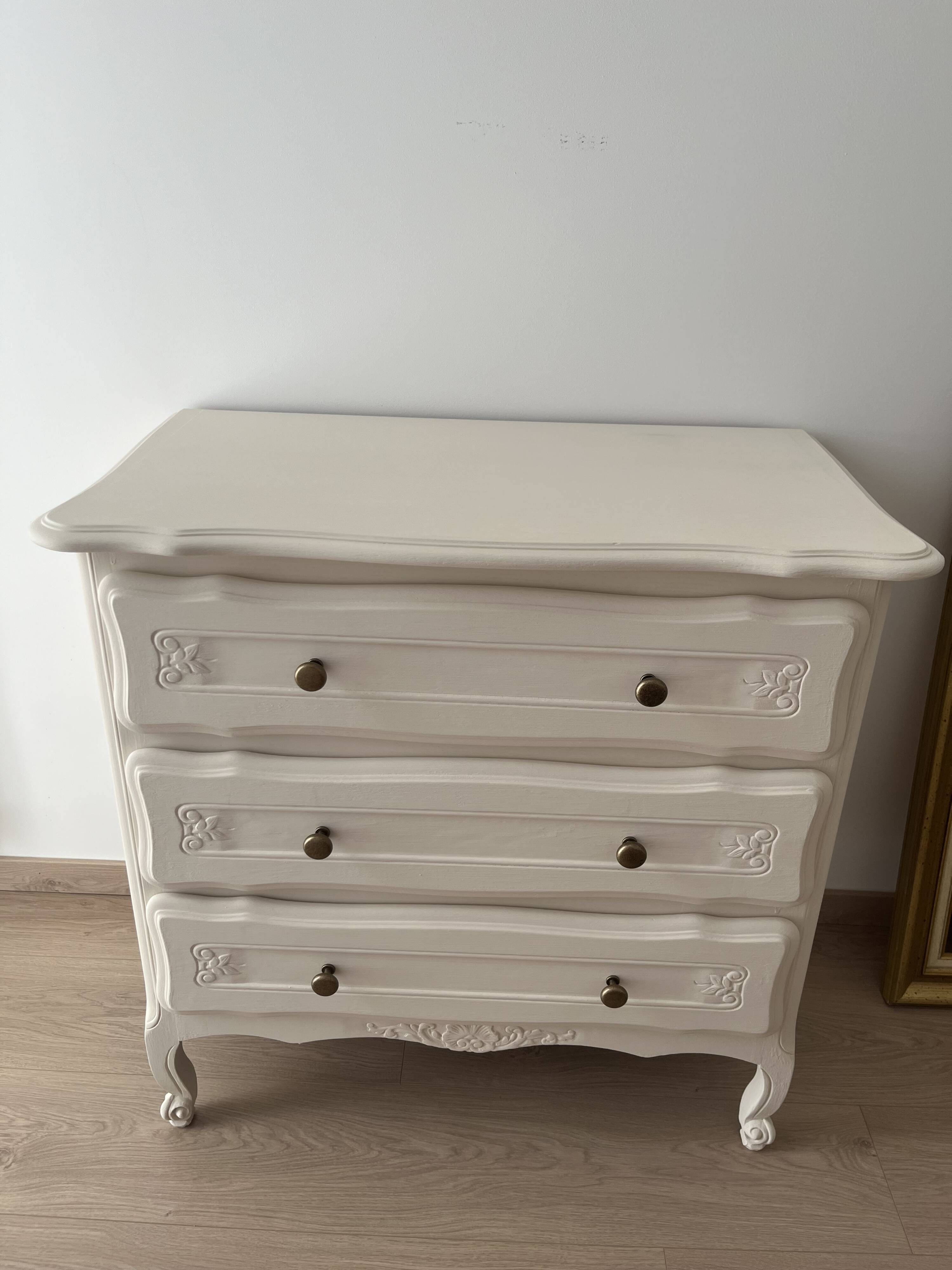 Commode blanc plume