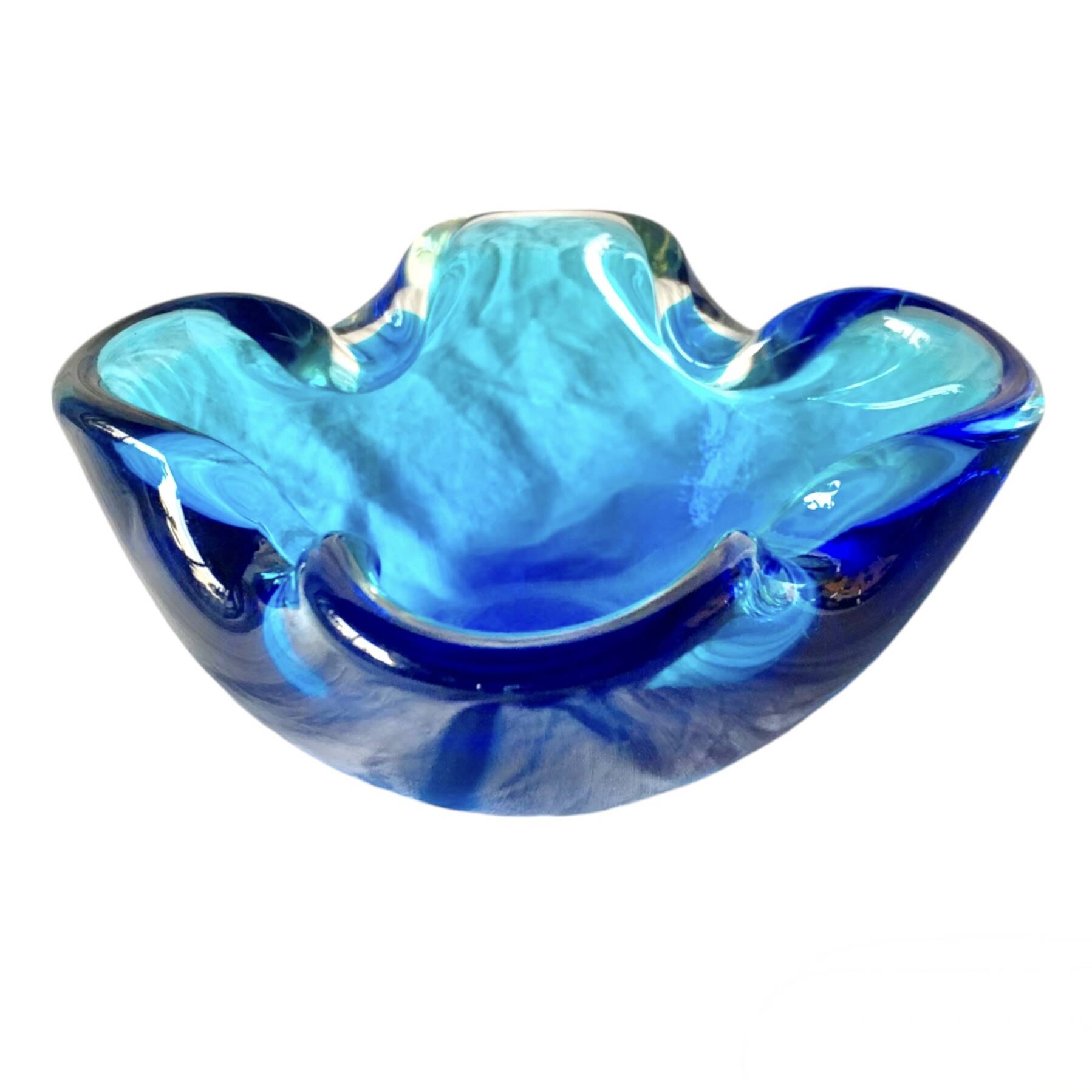 Cendrier vintage en verre soufflé bleu