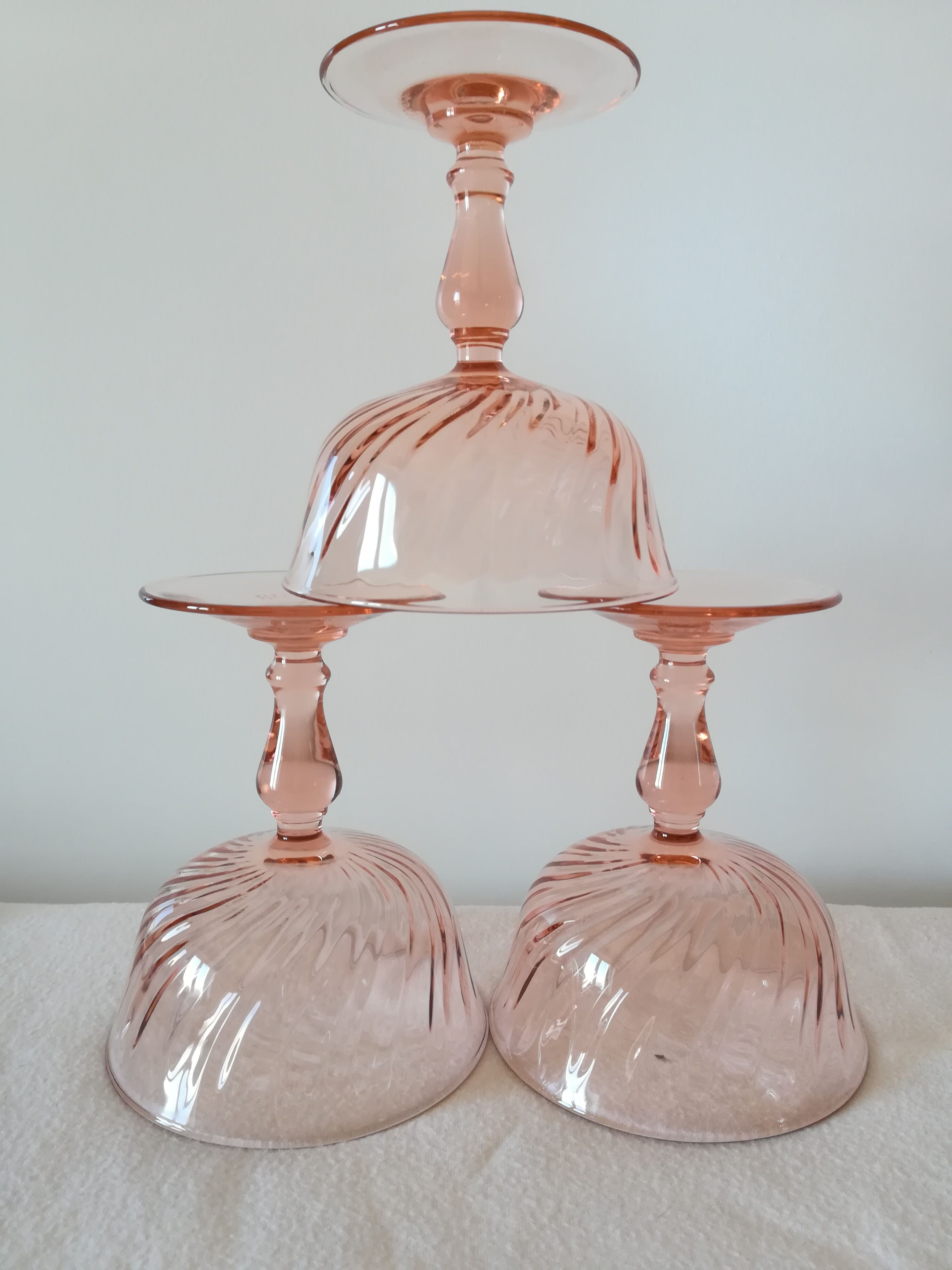 Suite of 6 pink cups