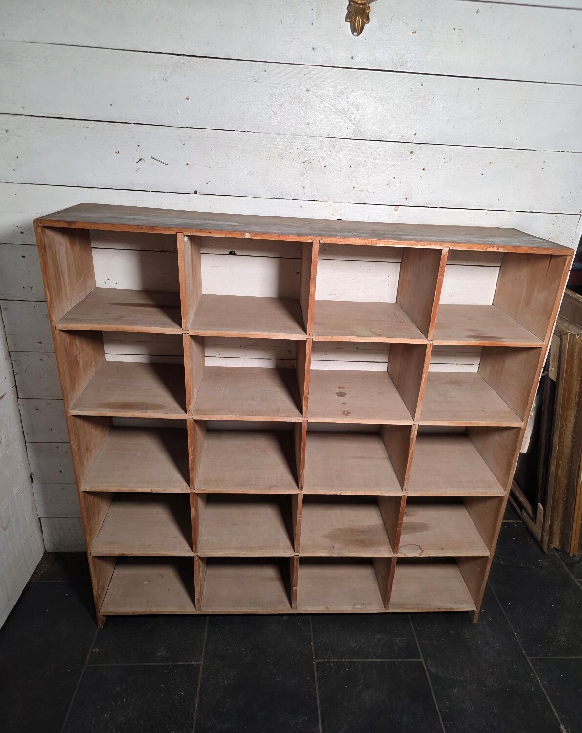 Solid wood workshop cabinet with compartments
