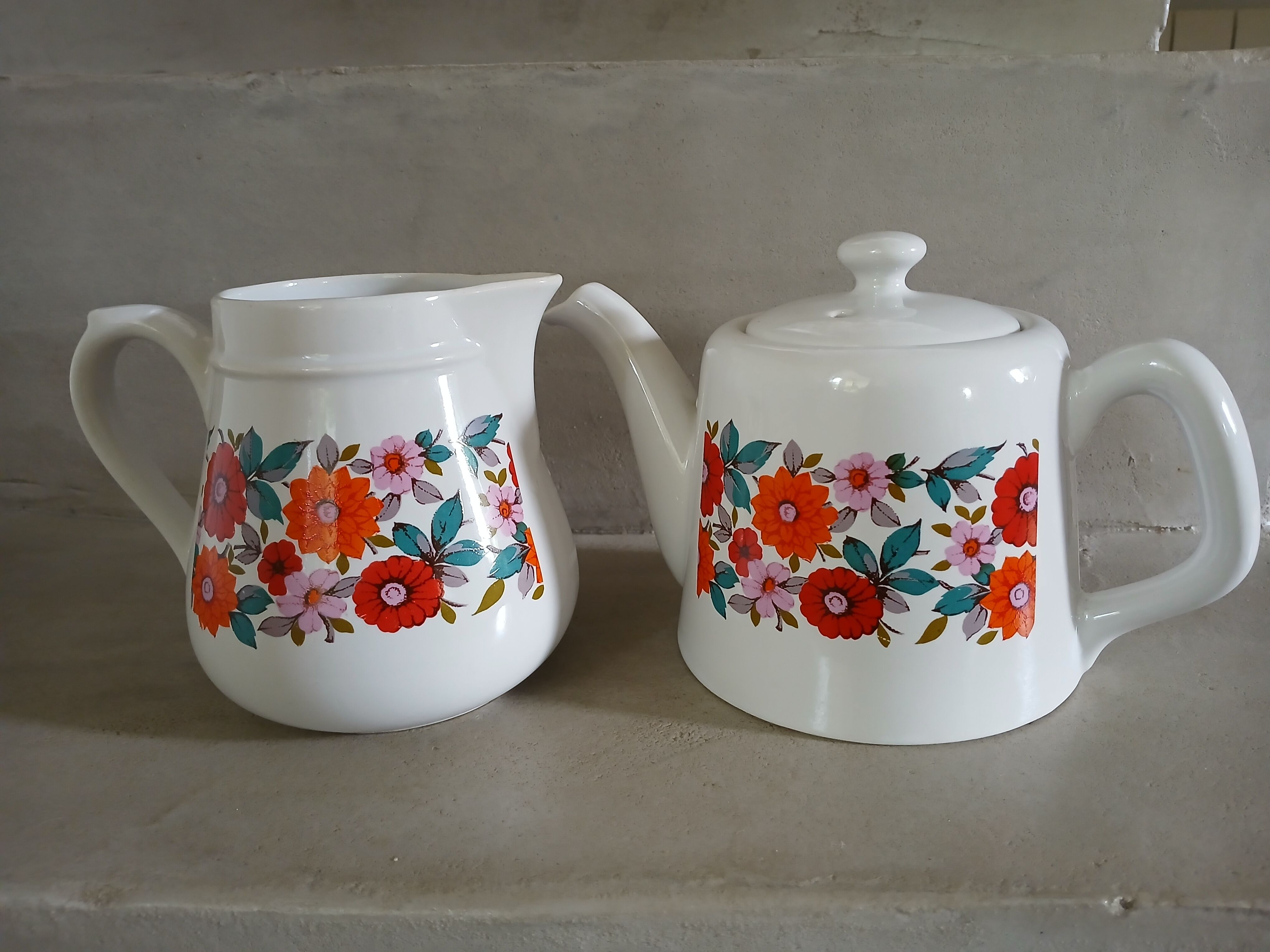 Vintage coffee pot + milk jug