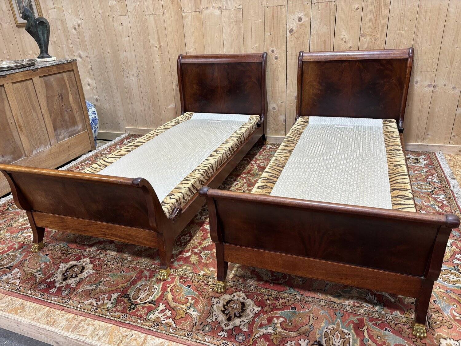 Lits jumeaux de style empire en acajou