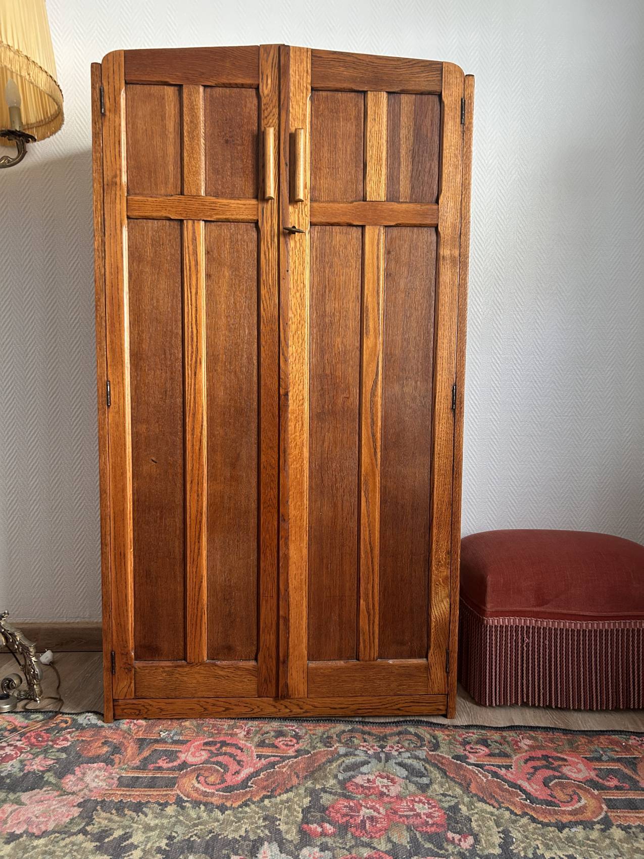 Small English oak wardrobe from the early 20th century with unusual proportions, a rarity.