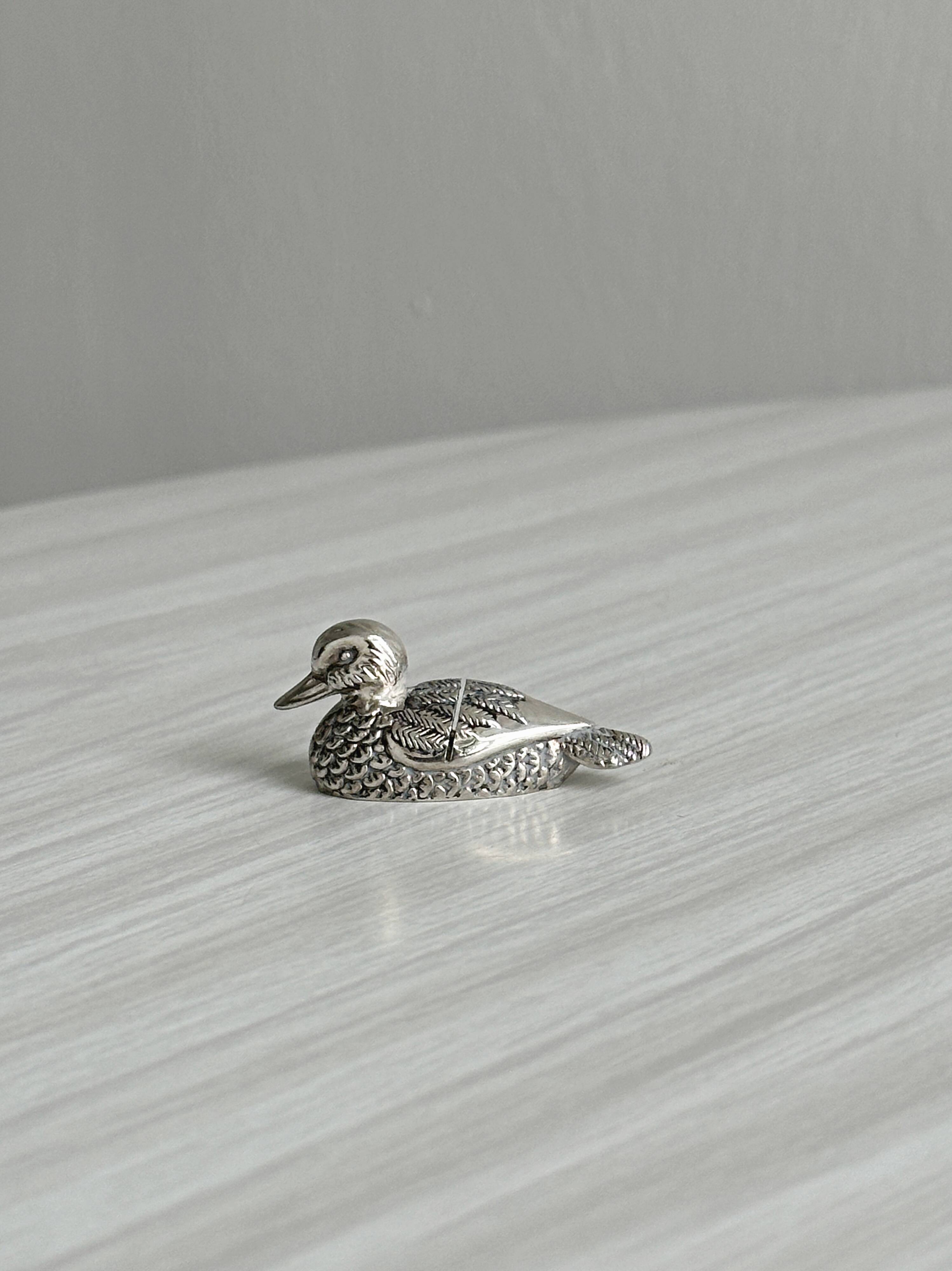 Set of 6 silver-plated metal ducks, name holders and knife rests.