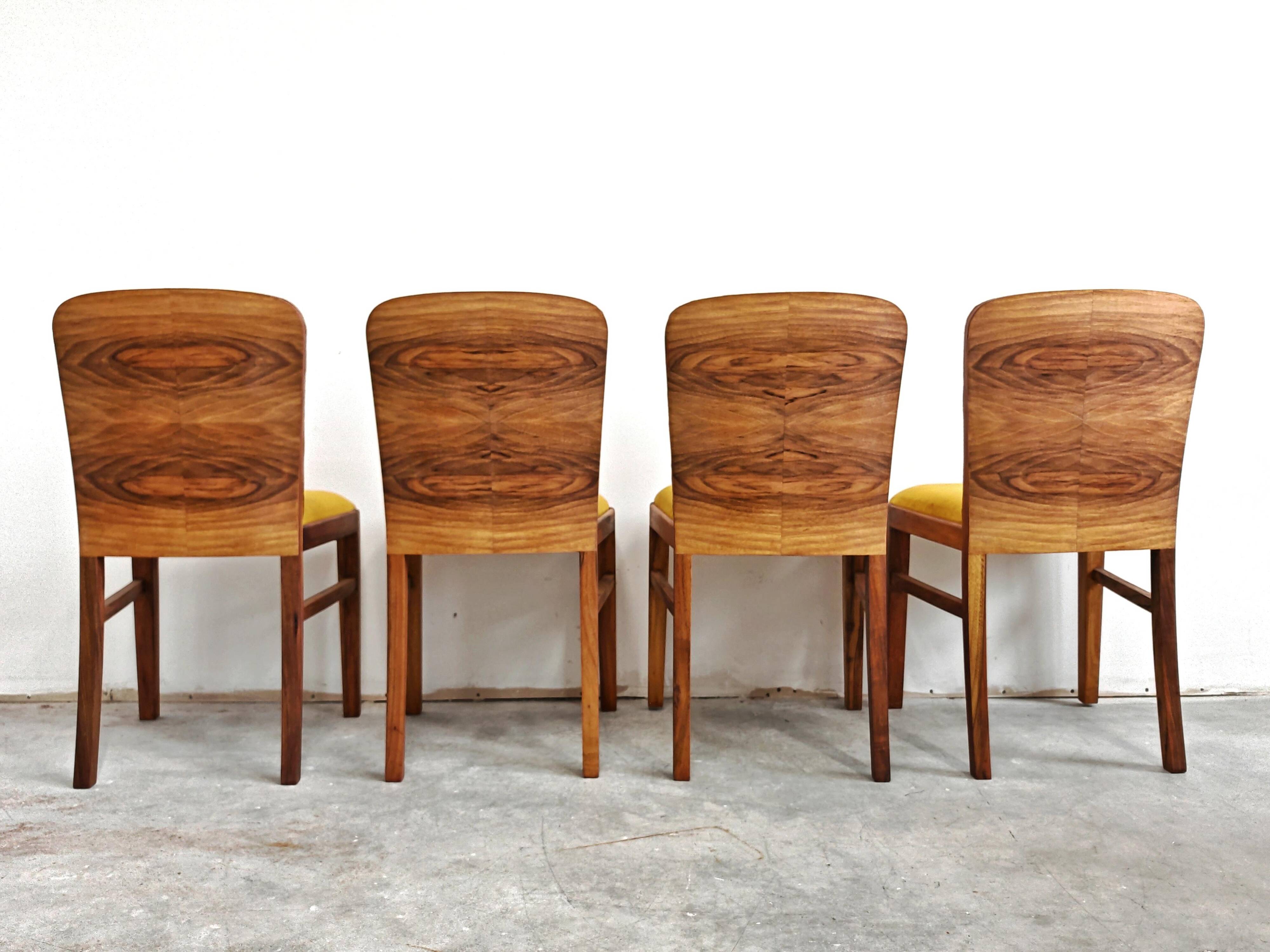 Set de 4 chaises Art Déco en placage de racine de noyer, velours