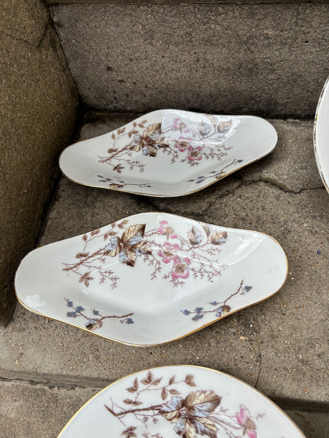 Porcelain Tableware – Late 19th Century – 40 pieces