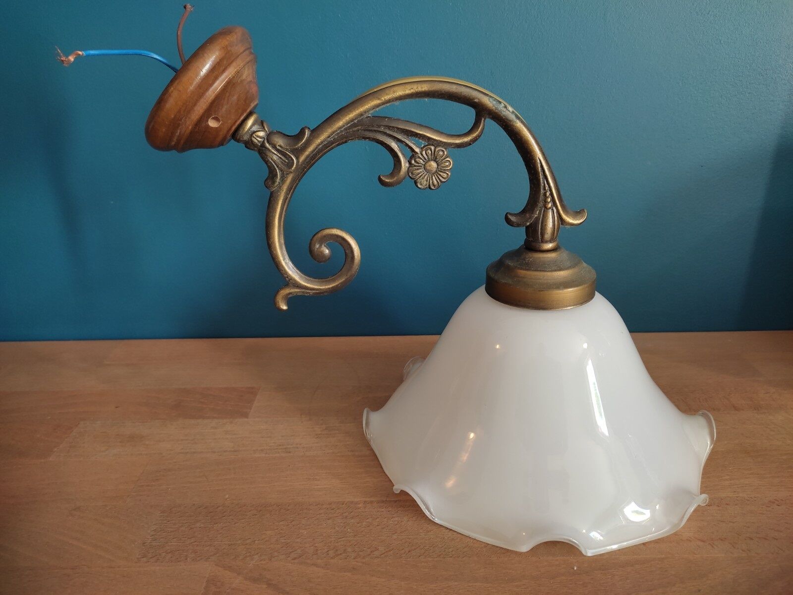 Wall lamp tulip glass white base vintage brassy metal old dp 0222f084