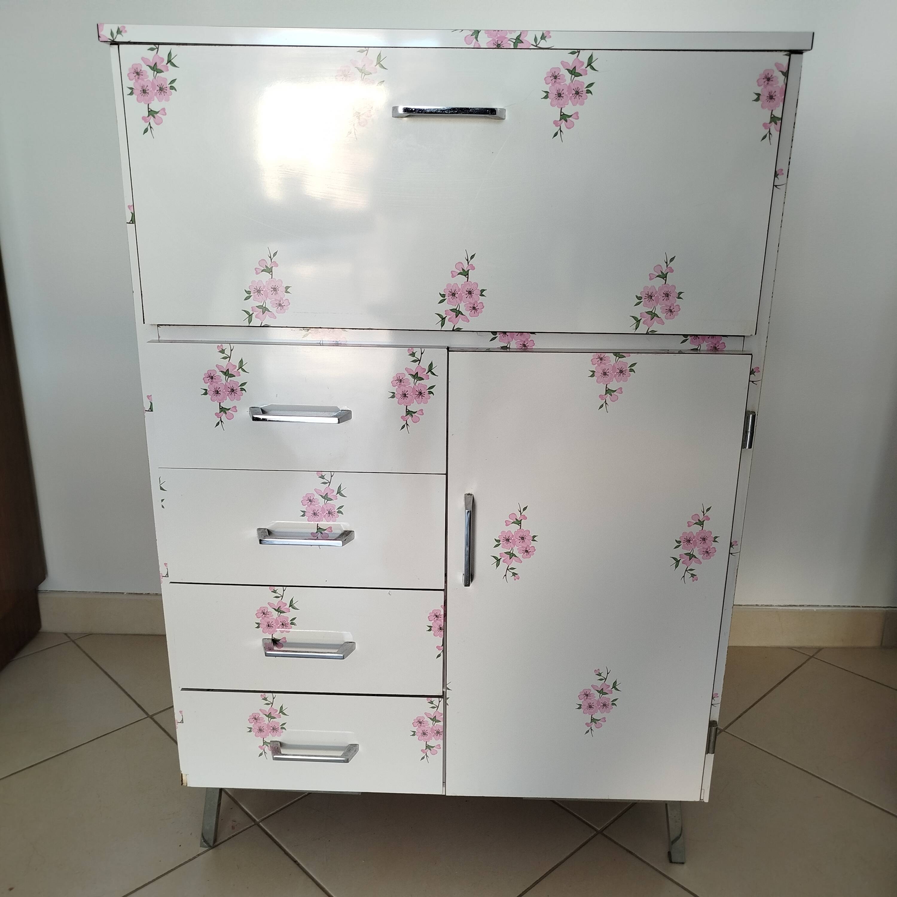 Dressing table / bathroom furniture floral decor 70s