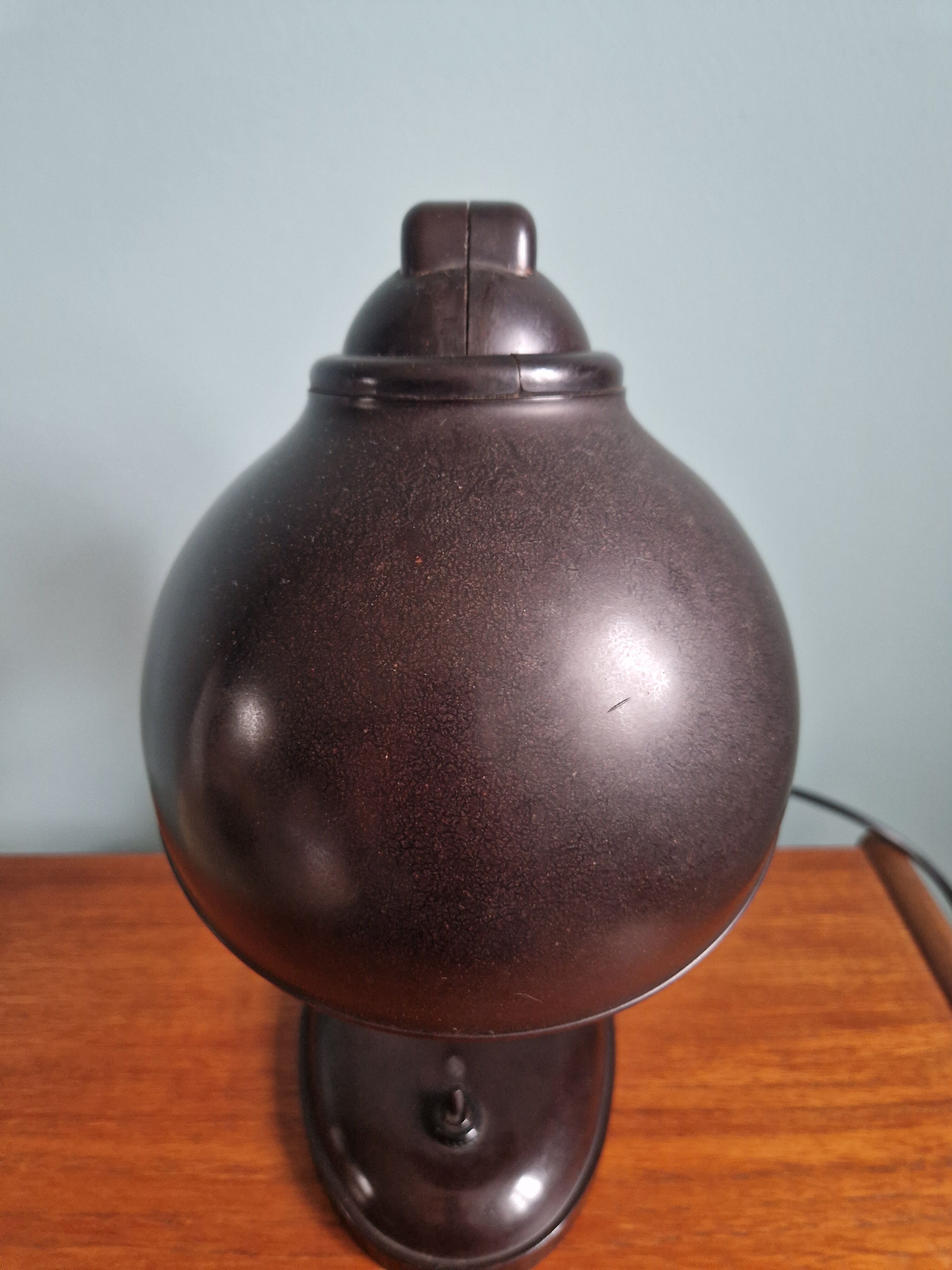 Brown Bakelite desk lamp, Eric Kirkman Cole, 1930s