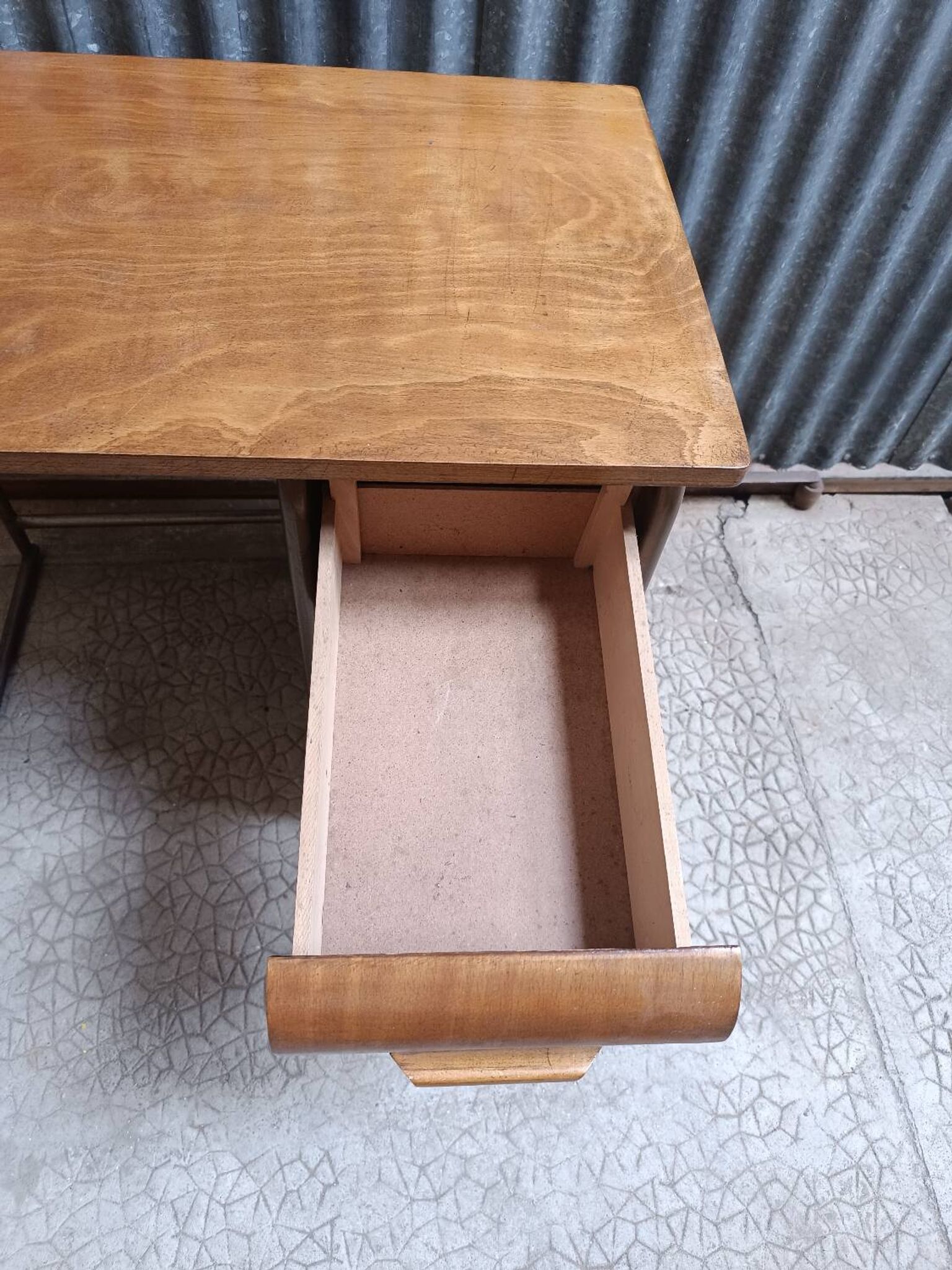 Bureau d'école vintage bois et métal