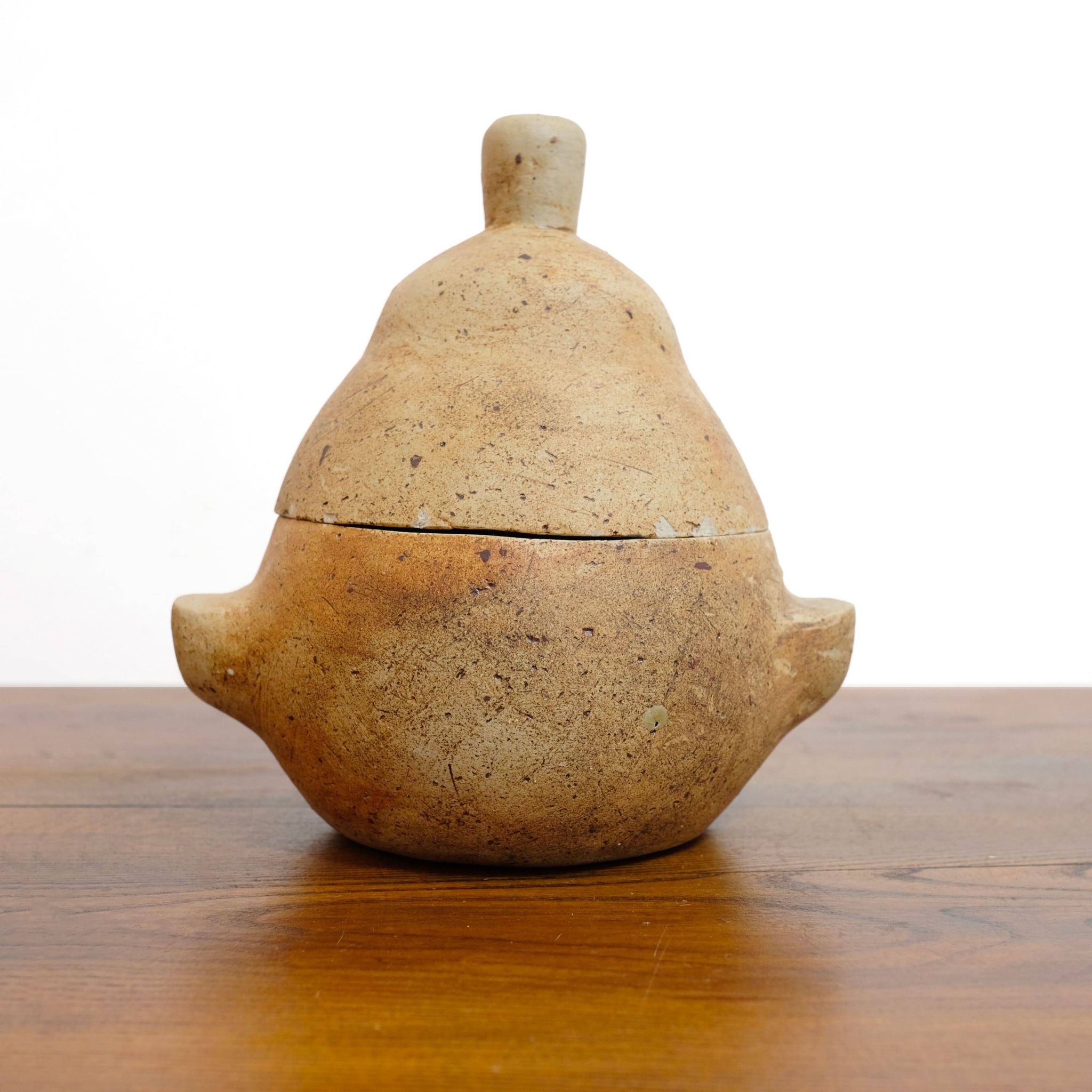Pot couvert en grès en forme de poire.