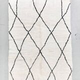 Beni Ouarain Moroccan Berber rug with black diamonds 2.36x1.65m