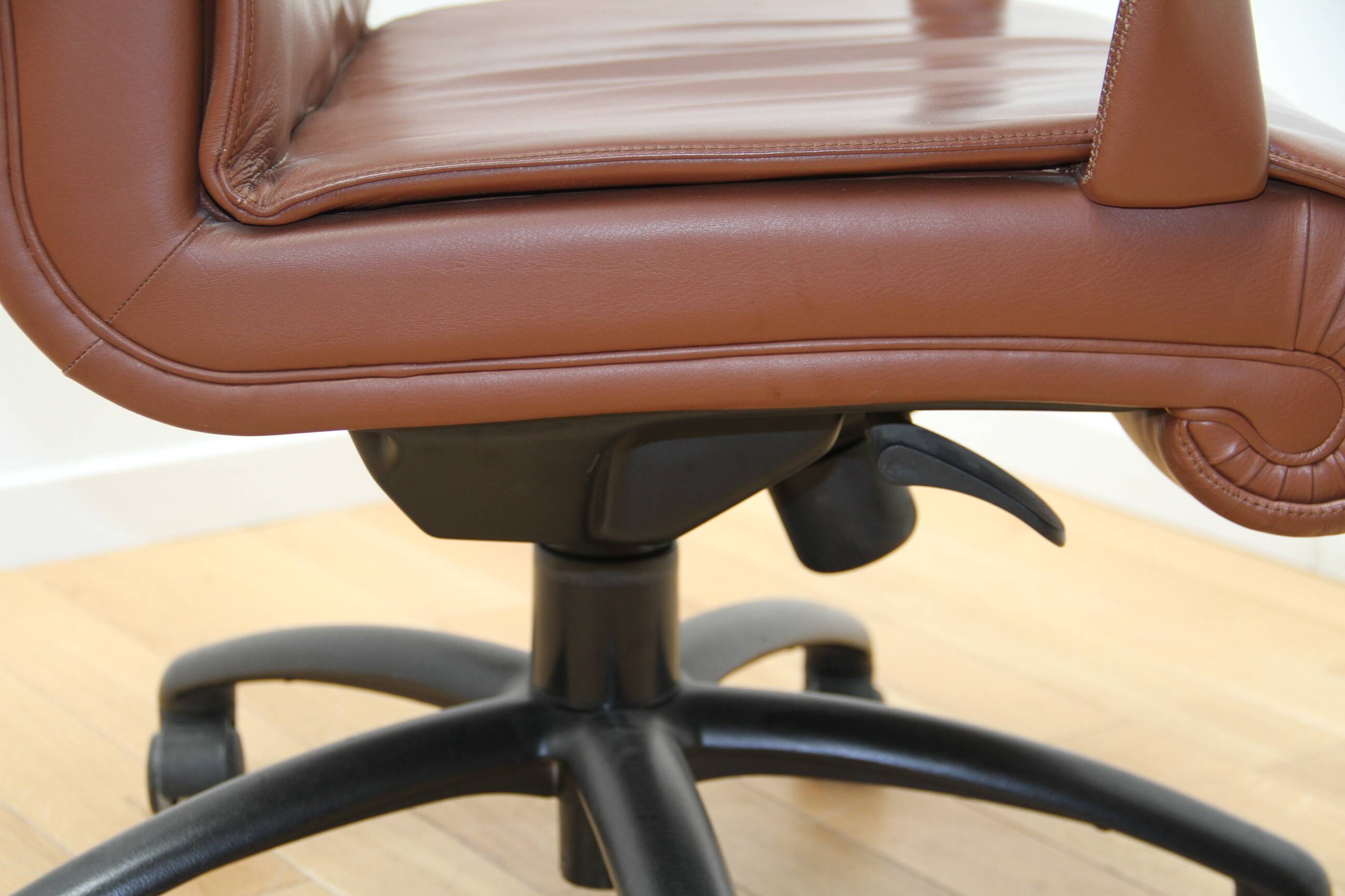 Fauteuil de direction vintage, Poltrona Frau